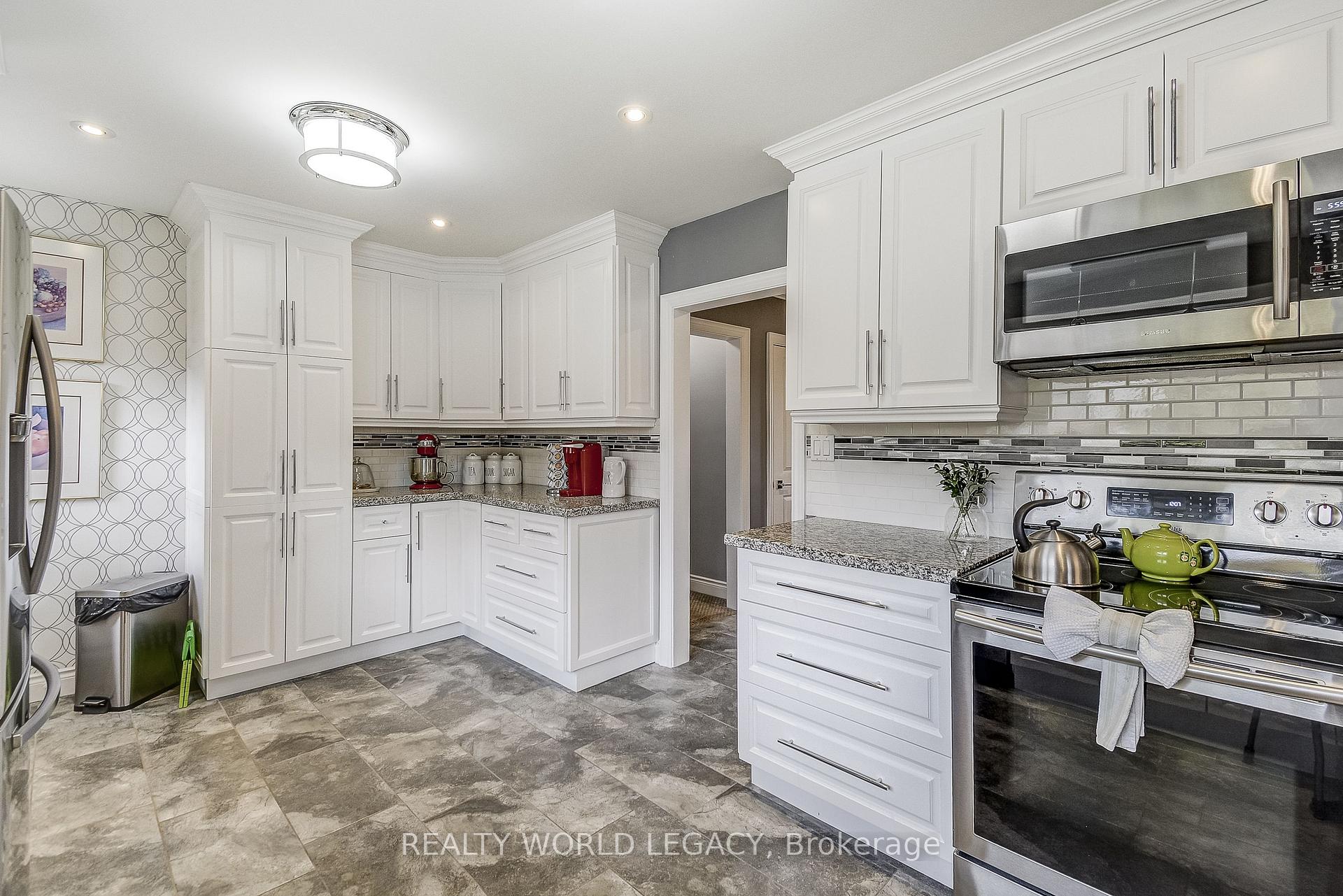 Photo 18 of 81 Garden Avenue, Hamilton, Ancaster — HOMEH
