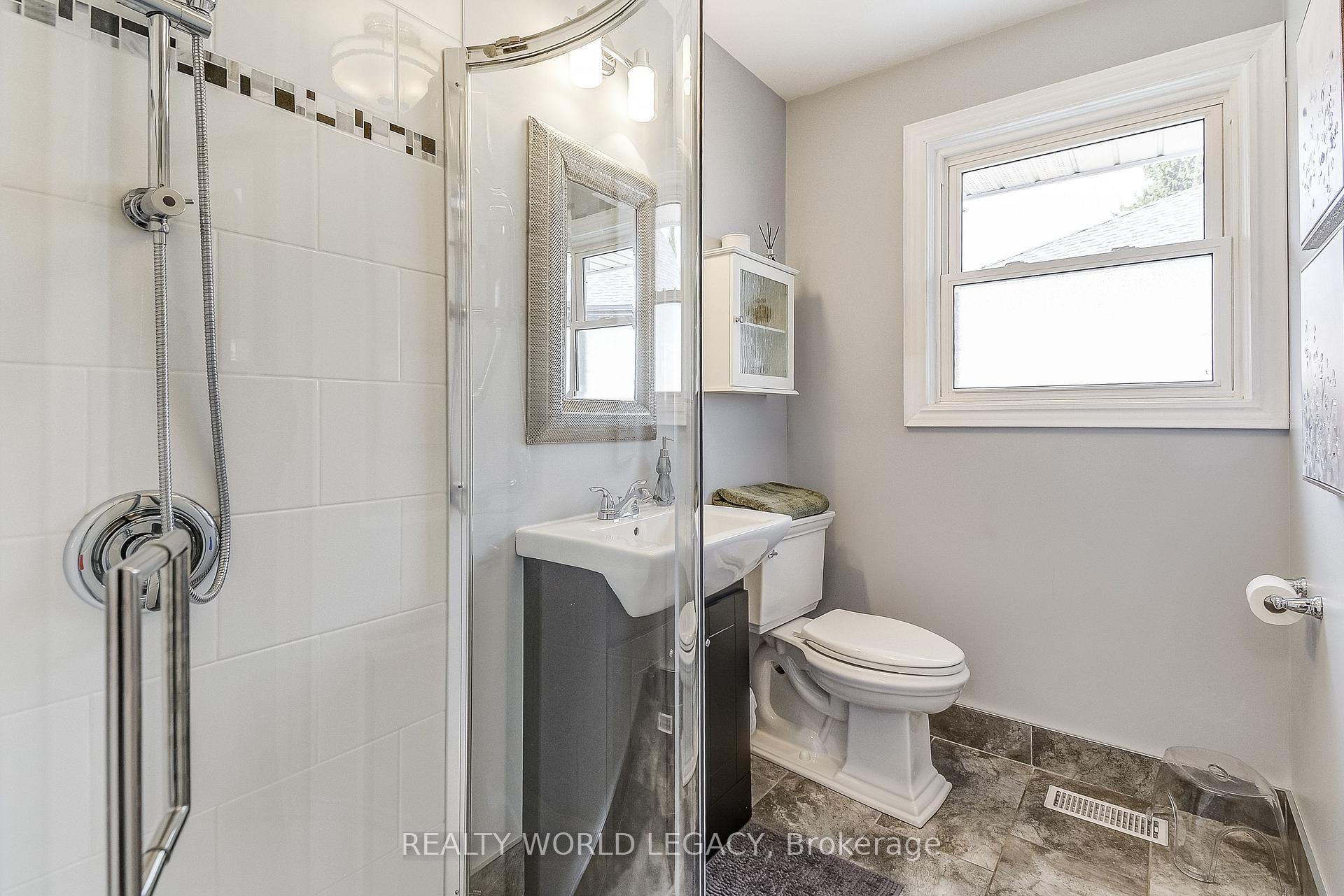 Photo 21 of 81 Garden Avenue, Hamilton, Ancaster — HOMEH