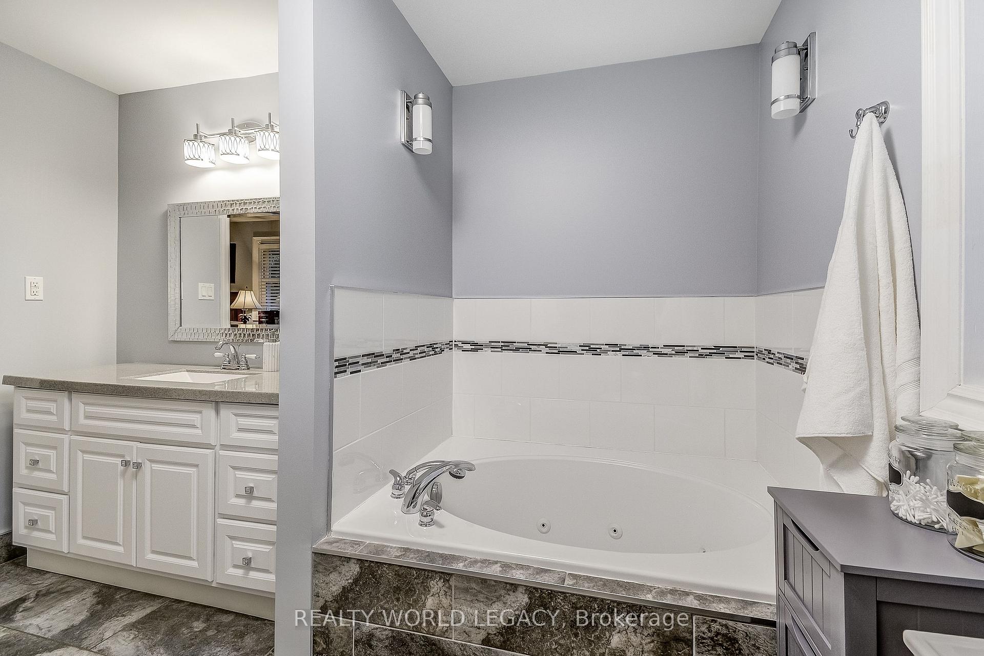 Photo 28 of 81 Garden Avenue, Hamilton, Ancaster — HOMEH