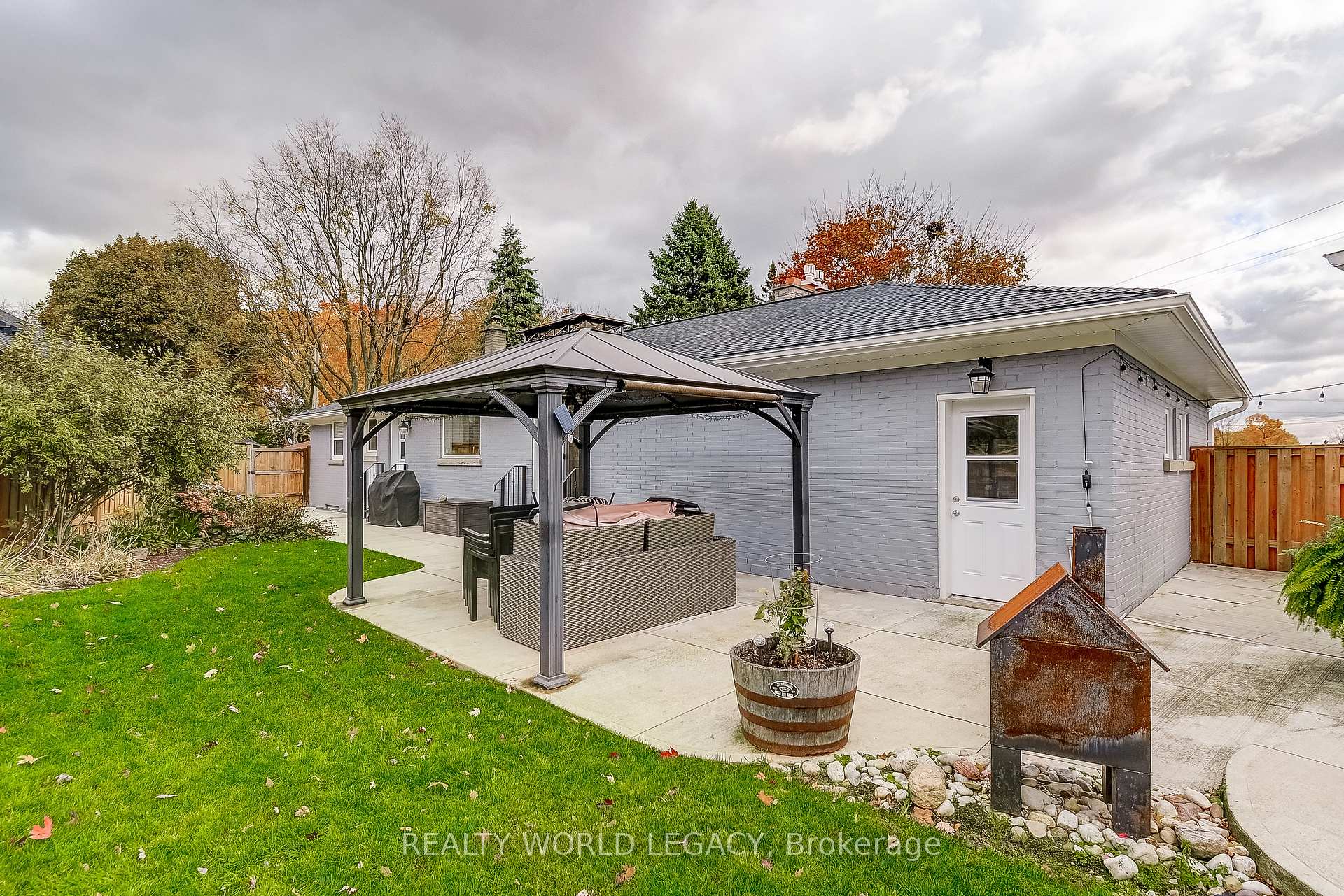 Photo 39 of 81 Garden Avenue, Hamilton, Ancaster — HOMEH
