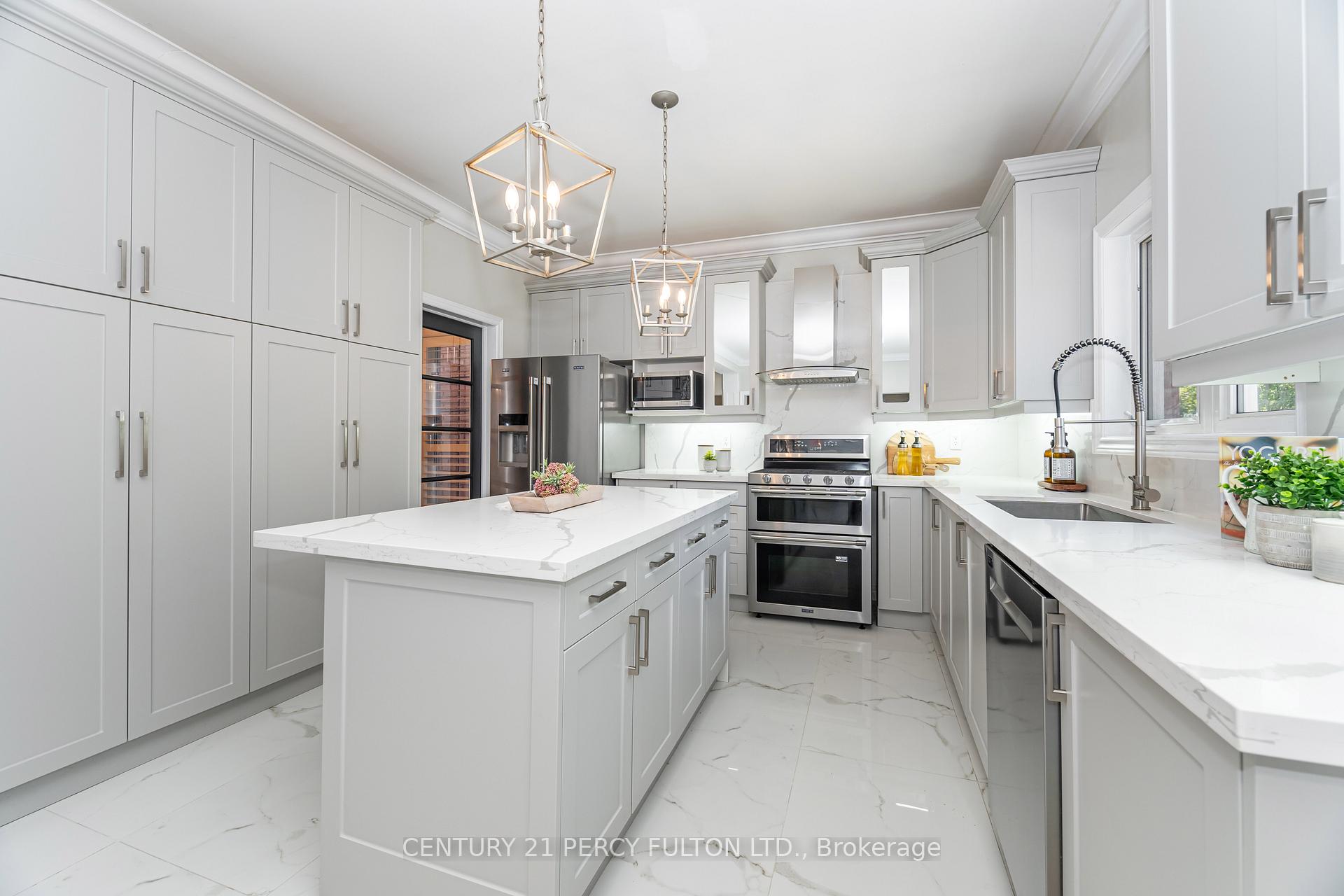 Photo 7 of 35 Goodhart Crescent, Ajax, Northwest Ajax — HOMEH