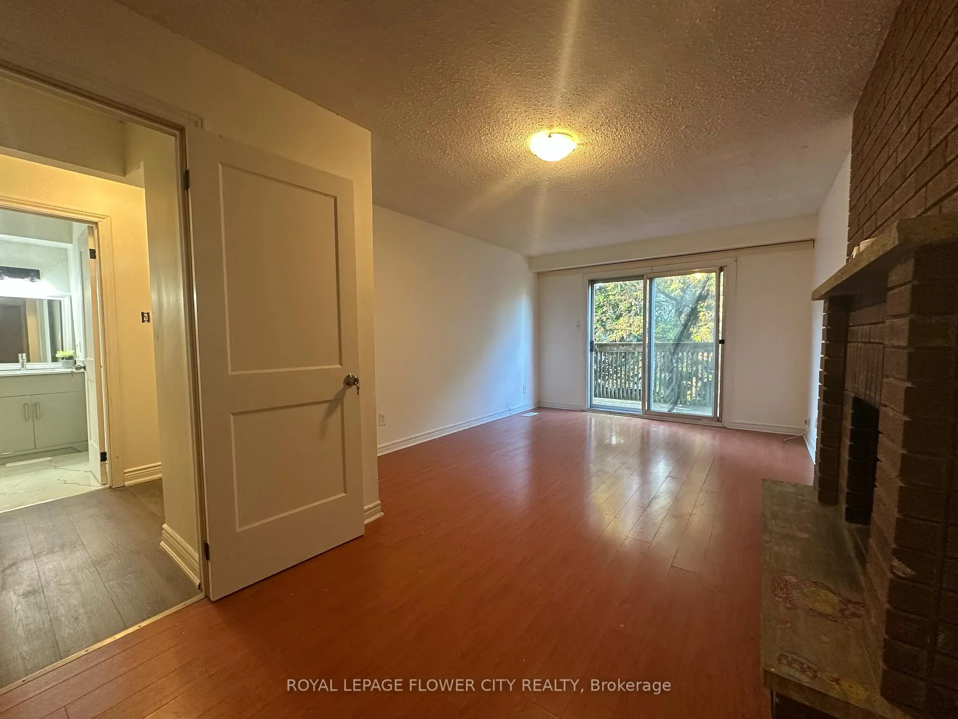 Photo 2 of 24 Peterson Court, Brampton, Heart Lake East — HOMEH