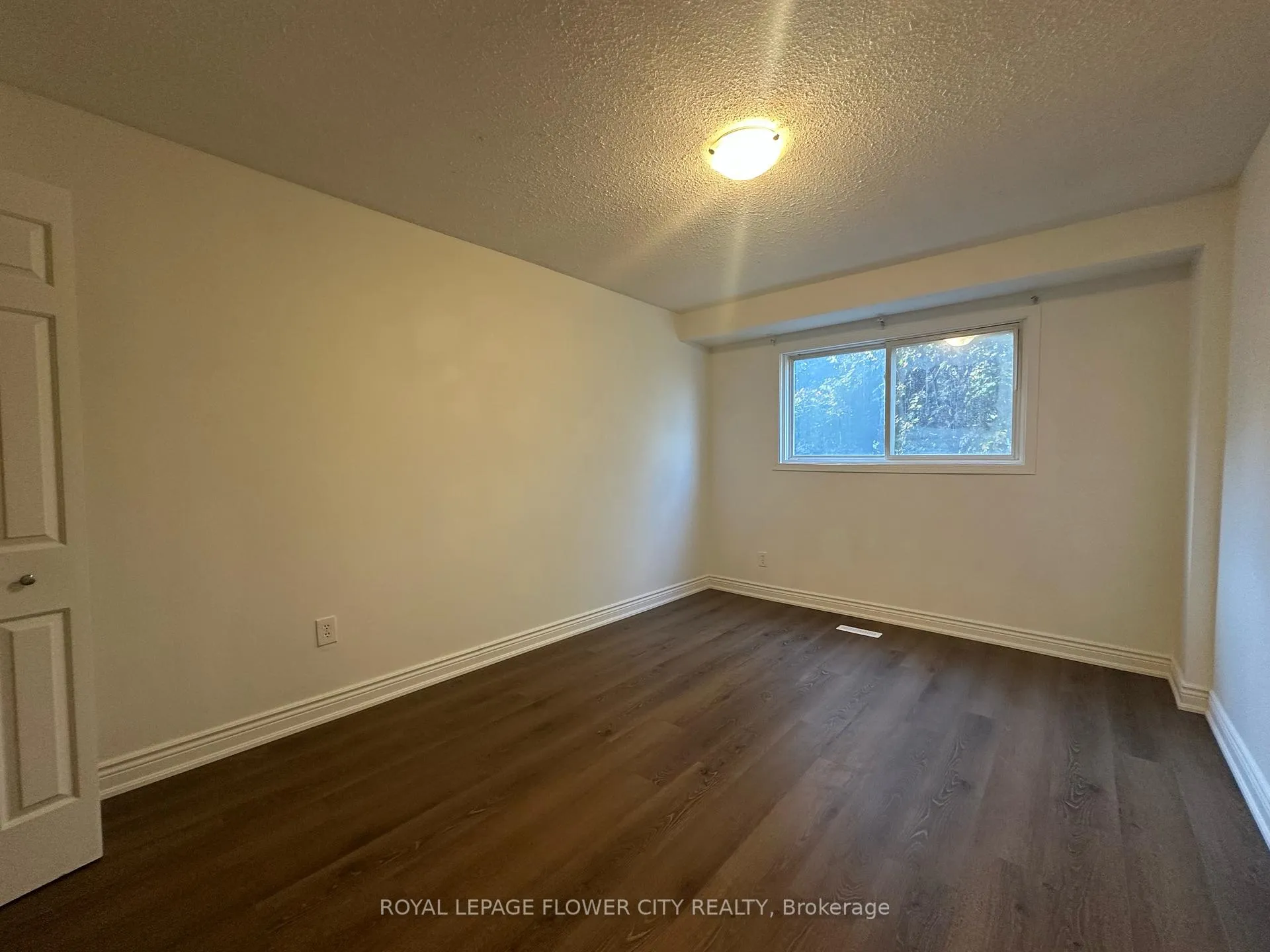Photo 4 of 24 Peterson Court, Brampton, Heart Lake East — HOMEH