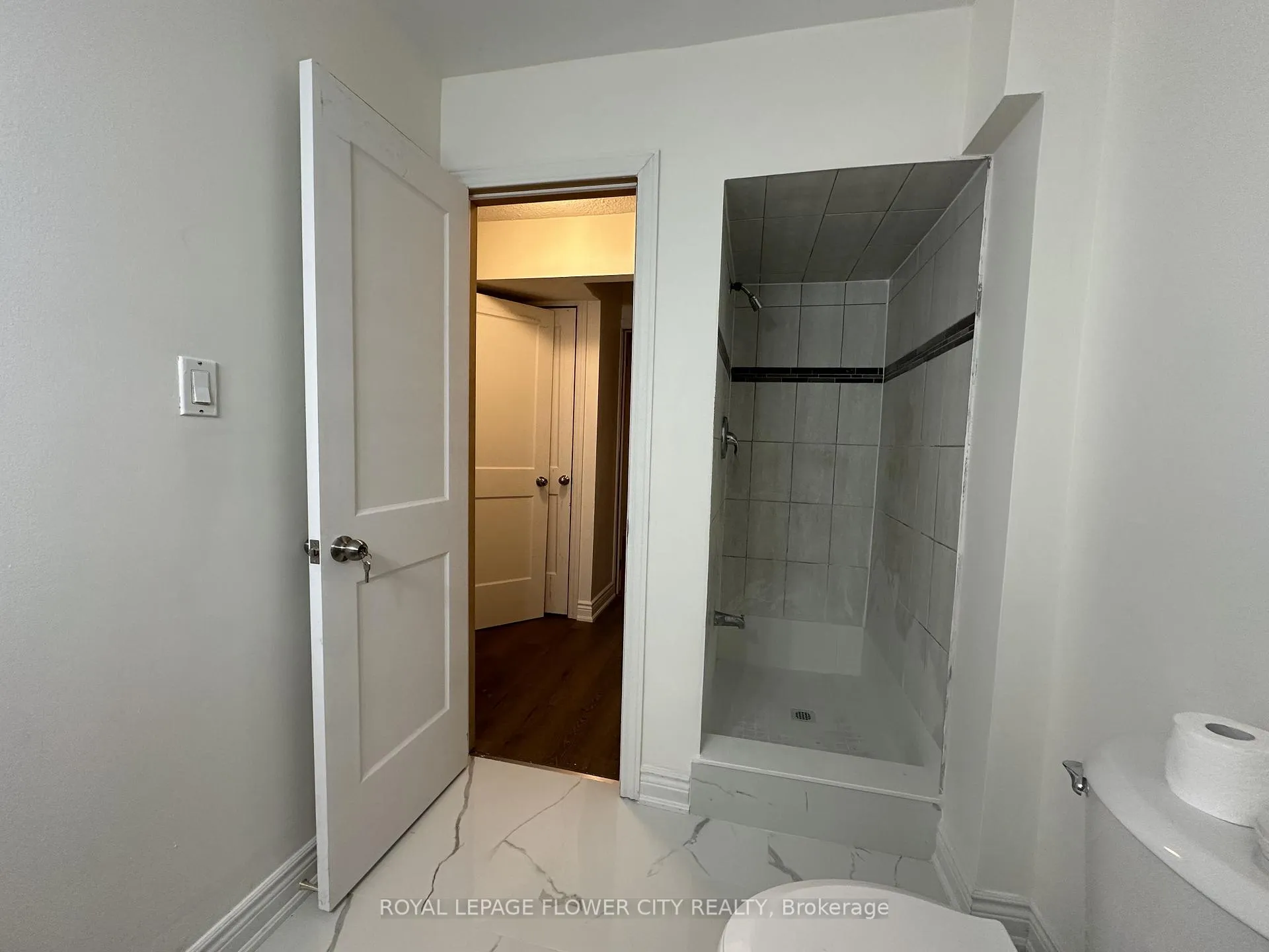 Photo 6 of 24 Peterson Court, Brampton, Heart Lake East — HOMEH