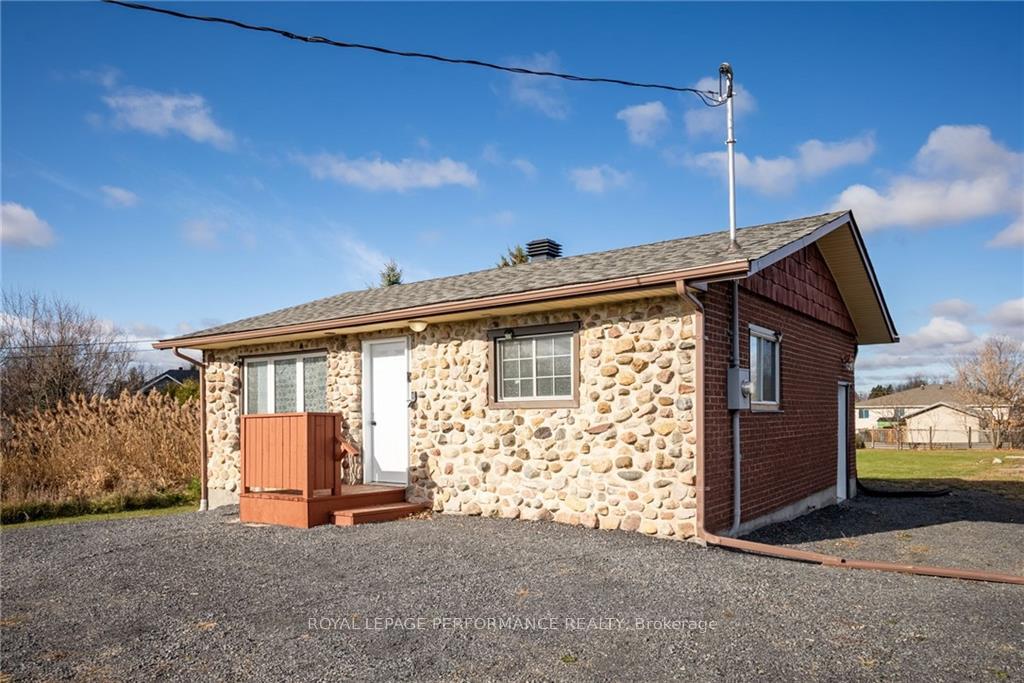 Photo 2 of 411 Pacific Avenue, Cornwall — HOMEH