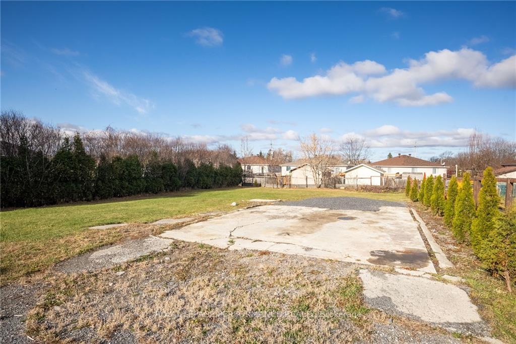 Photo 19 of 411 Pacific Avenue, Cornwall — HOMEH
