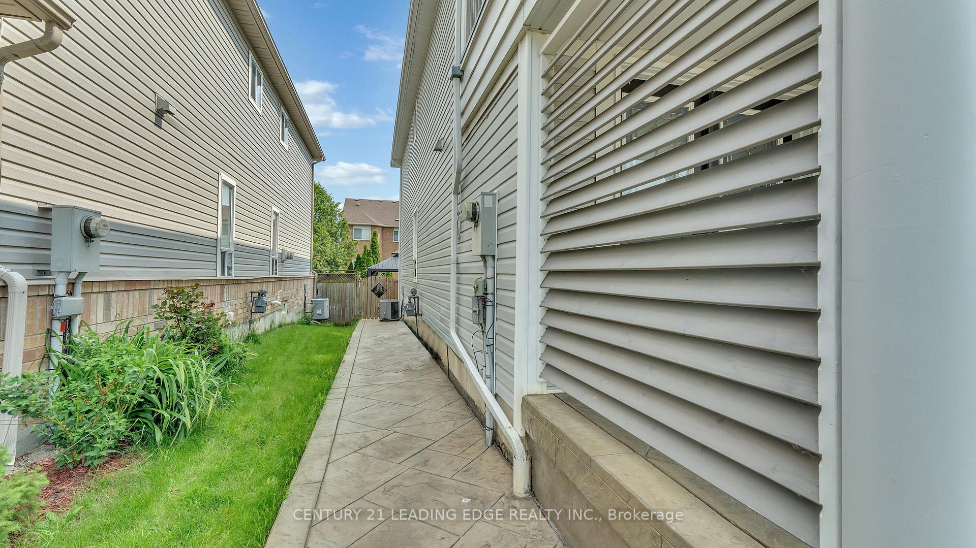 Photo 38 of 33 Beadle Drive, Ajax, South East — HOMEH