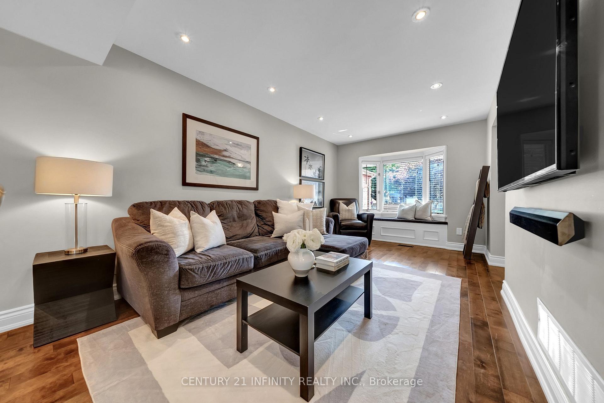 Photo 8 of 16 Wrenn Boulevard, Clarington, Bowmanville — HOMEH