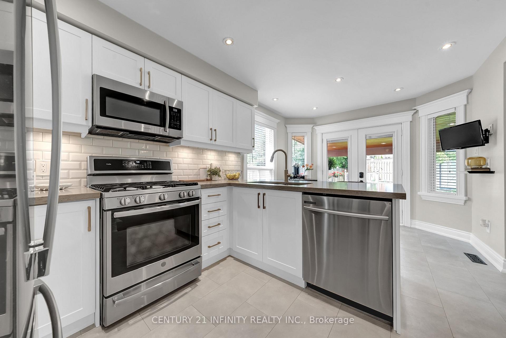Photo 13 of 16 Wrenn Boulevard, Clarington, Bowmanville — HOMEH
