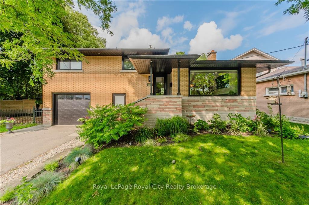 Front of 1735 Queenston Road