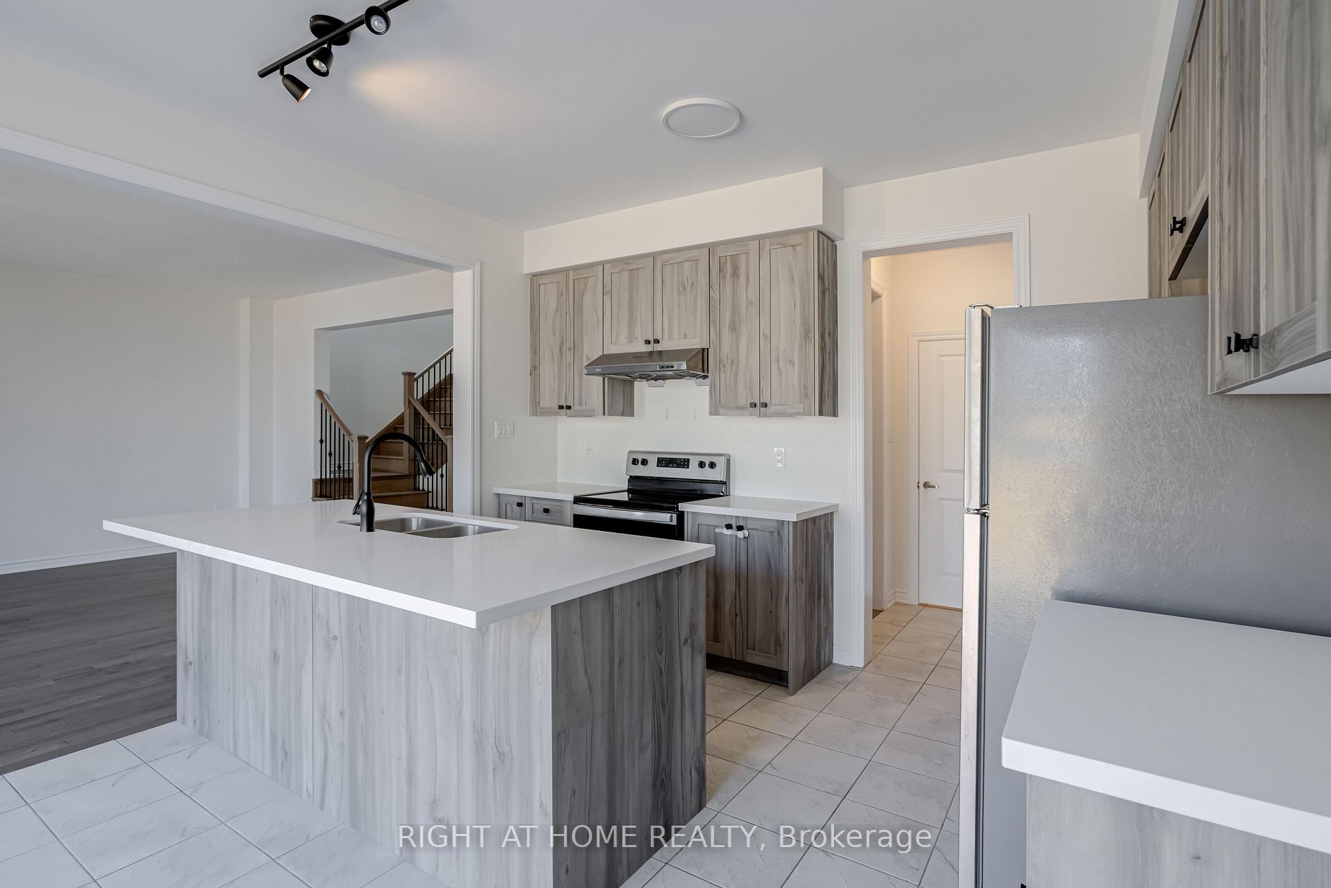Photo 14 of 115 Petch Avenue, Caledon, Rural Caledon — HOMEH
