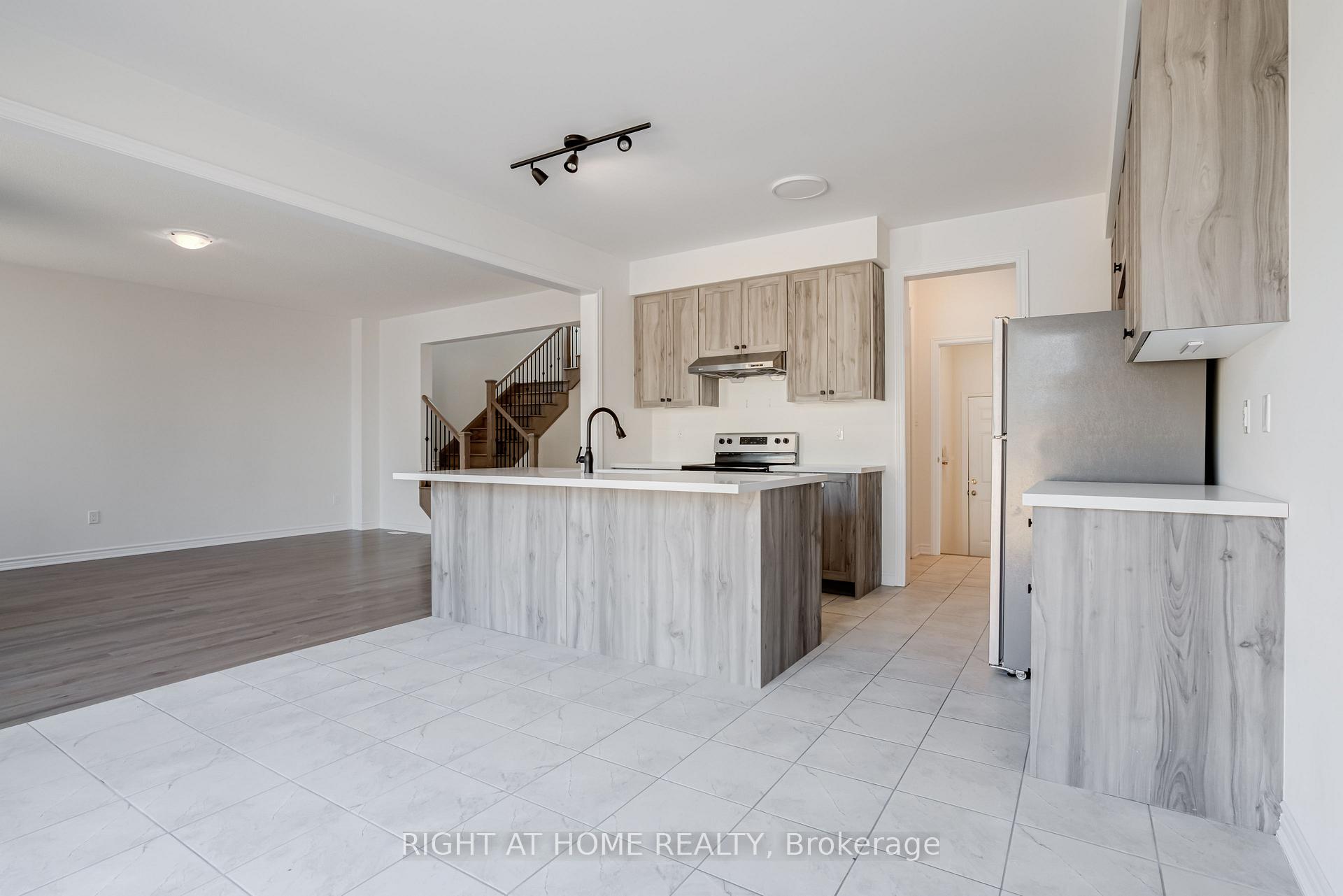 Photo 16 of 115 Petch Avenue, Caledon, Rural Caledon — HOMEH
