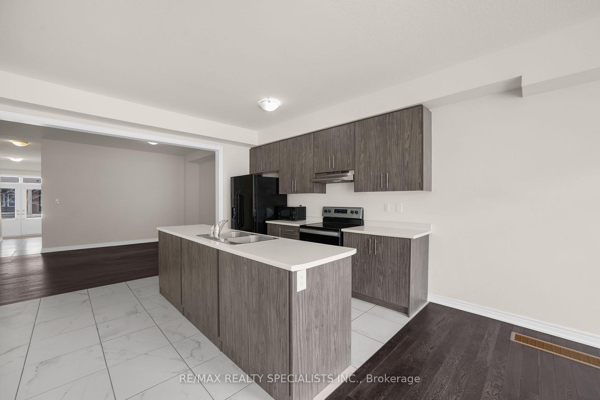 Photo 9 of Unit 104, 166 Deerpath Drive, Guelph, Willow West/Sugarbush/West Acres — HOMEH