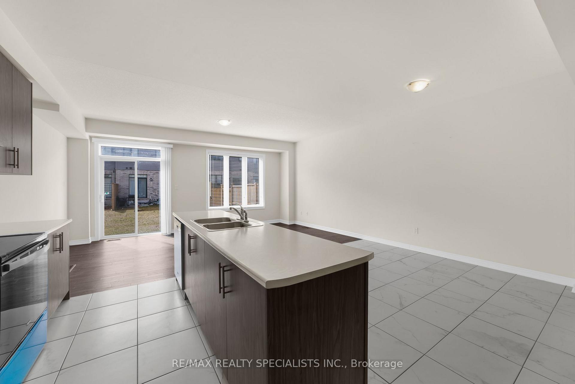 Photo 11 of Unit 104, 166 Deerpath Drive, Guelph, Willow West/Sugarbush/West Acres — HOMEH