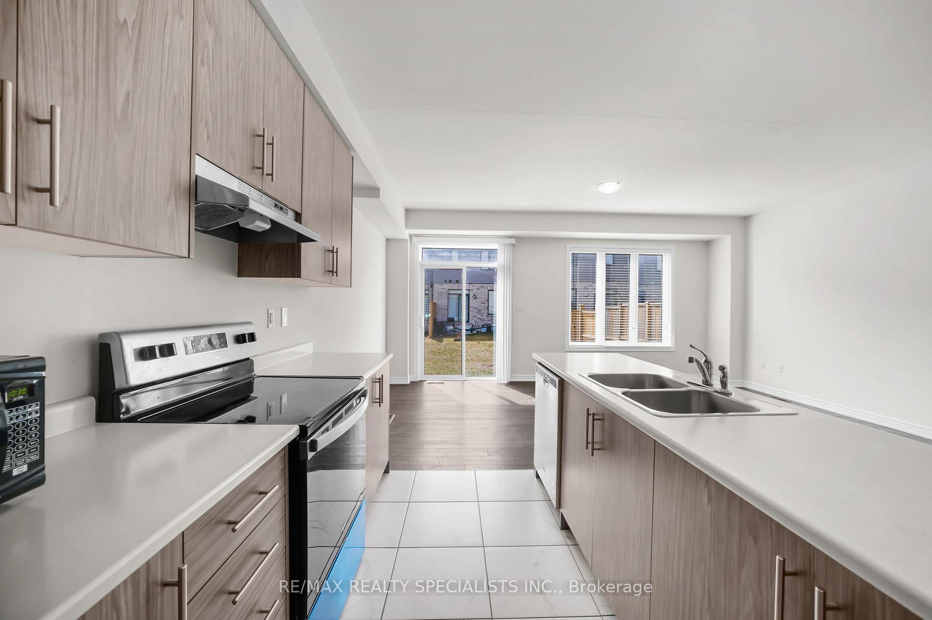Photo 13 of Unit 104, 166 Deerpath Drive, Guelph, Willow West/Sugarbush/West Acres — HOMEH
