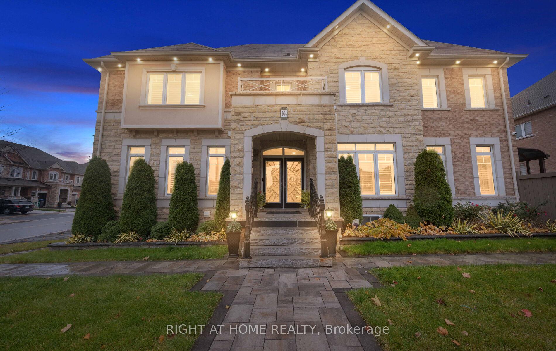 Photo 2 of 404 Queen Mary Drive, Brampton, Northwest Brampton — HOMEH