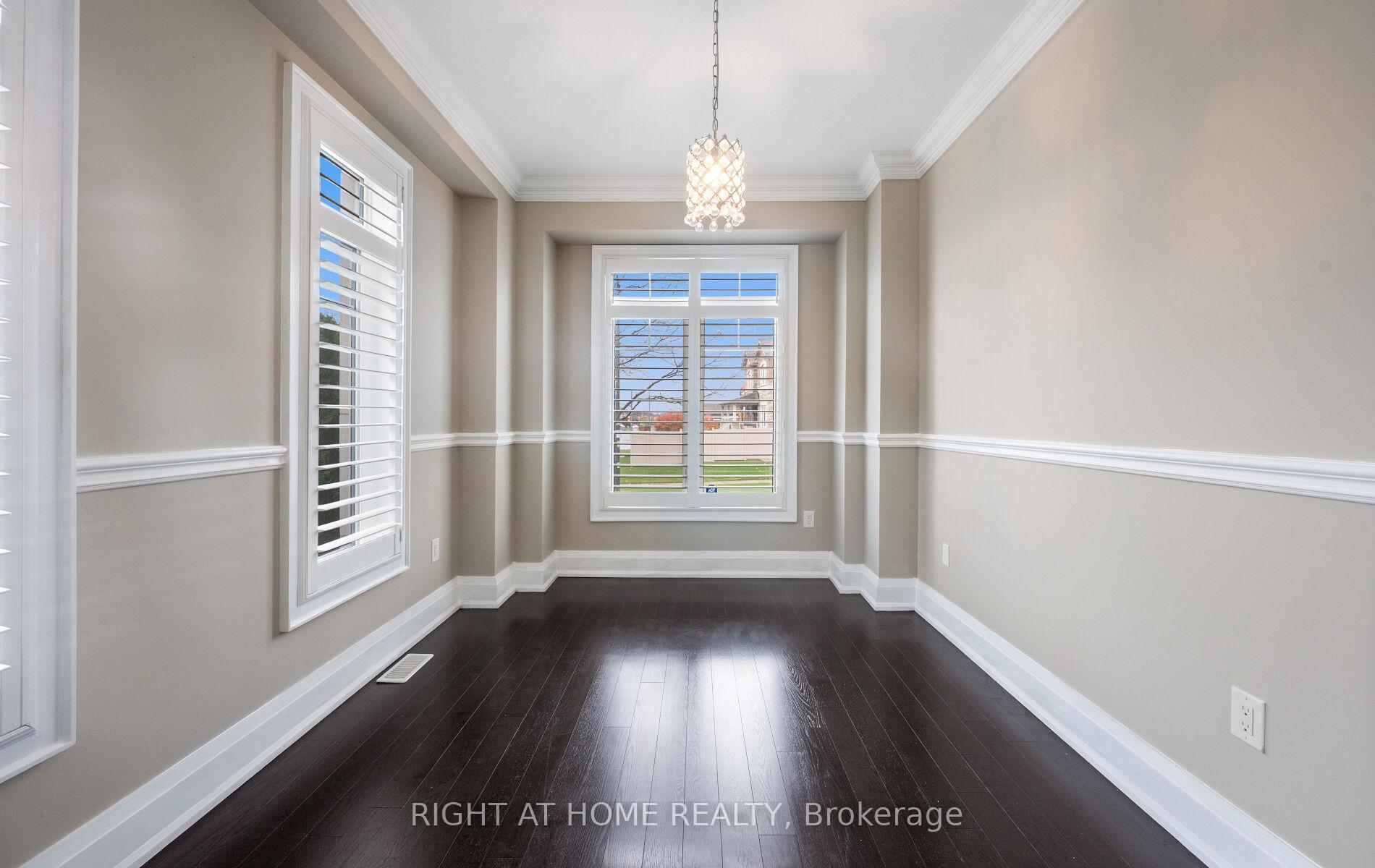 Photo 13 of 404 Queen Mary Drive, Brampton, Northwest Brampton — HOMEH