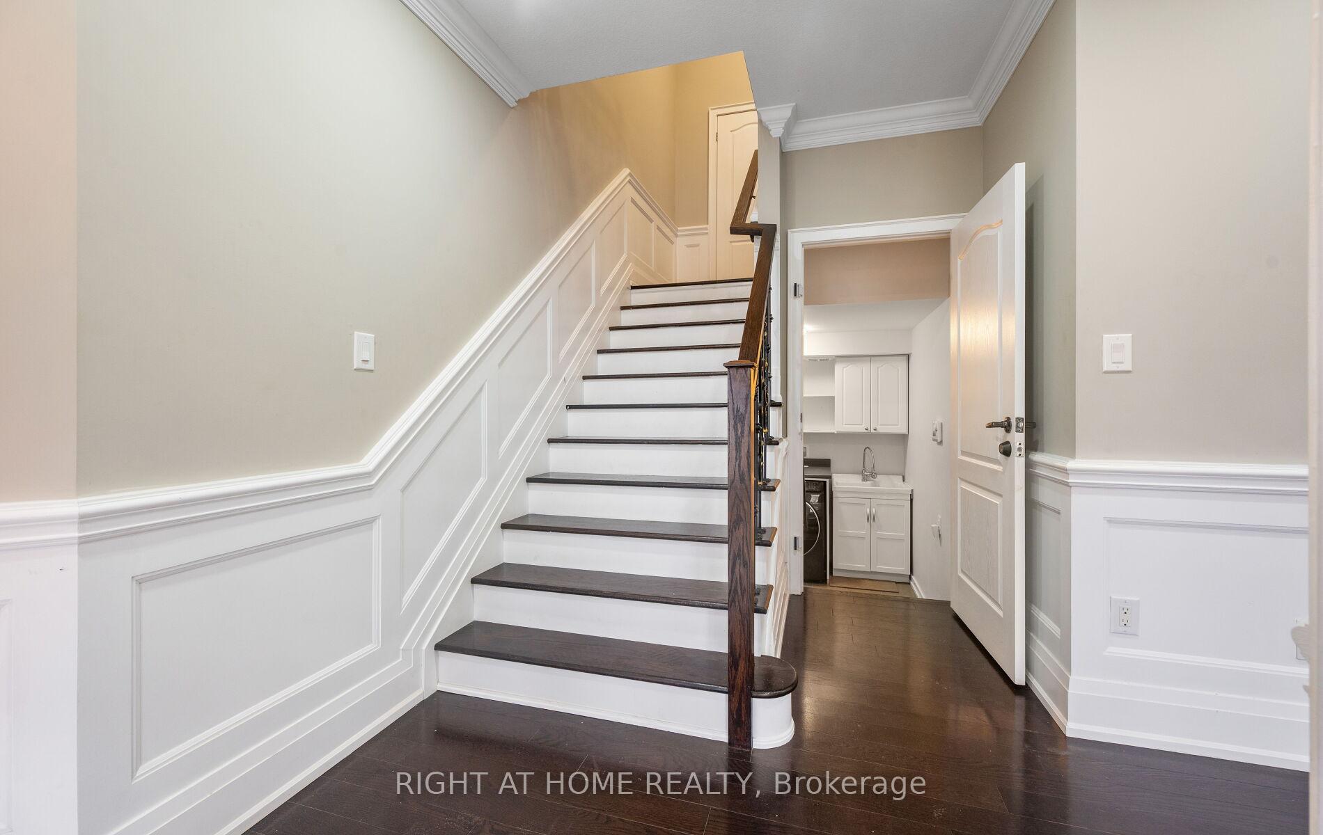 Photo 16 of 404 Queen Mary Drive, Brampton, Northwest Brampton — HOMEH