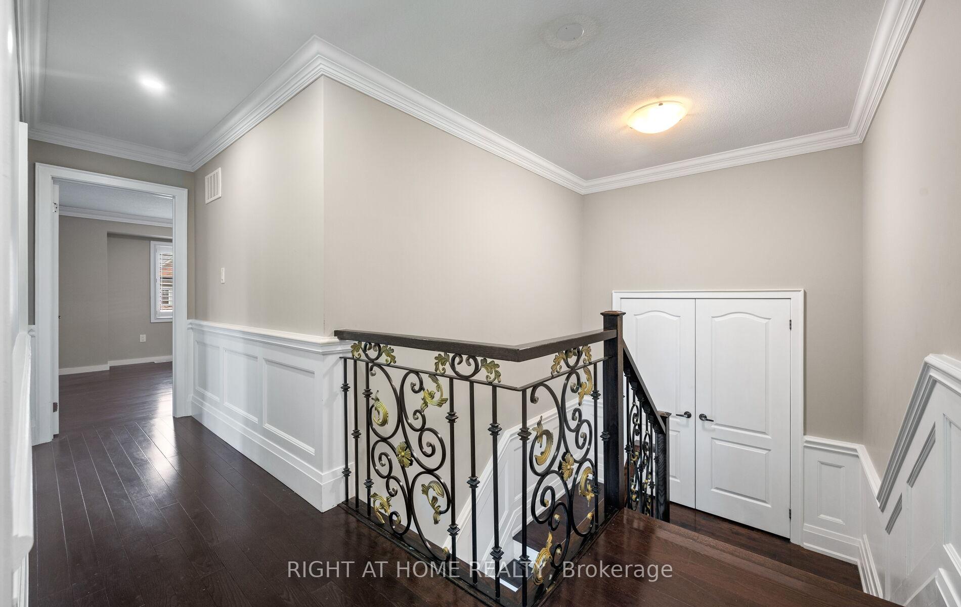 Photo 17 of 404 Queen Mary Drive, Brampton, Northwest Brampton — HOMEH