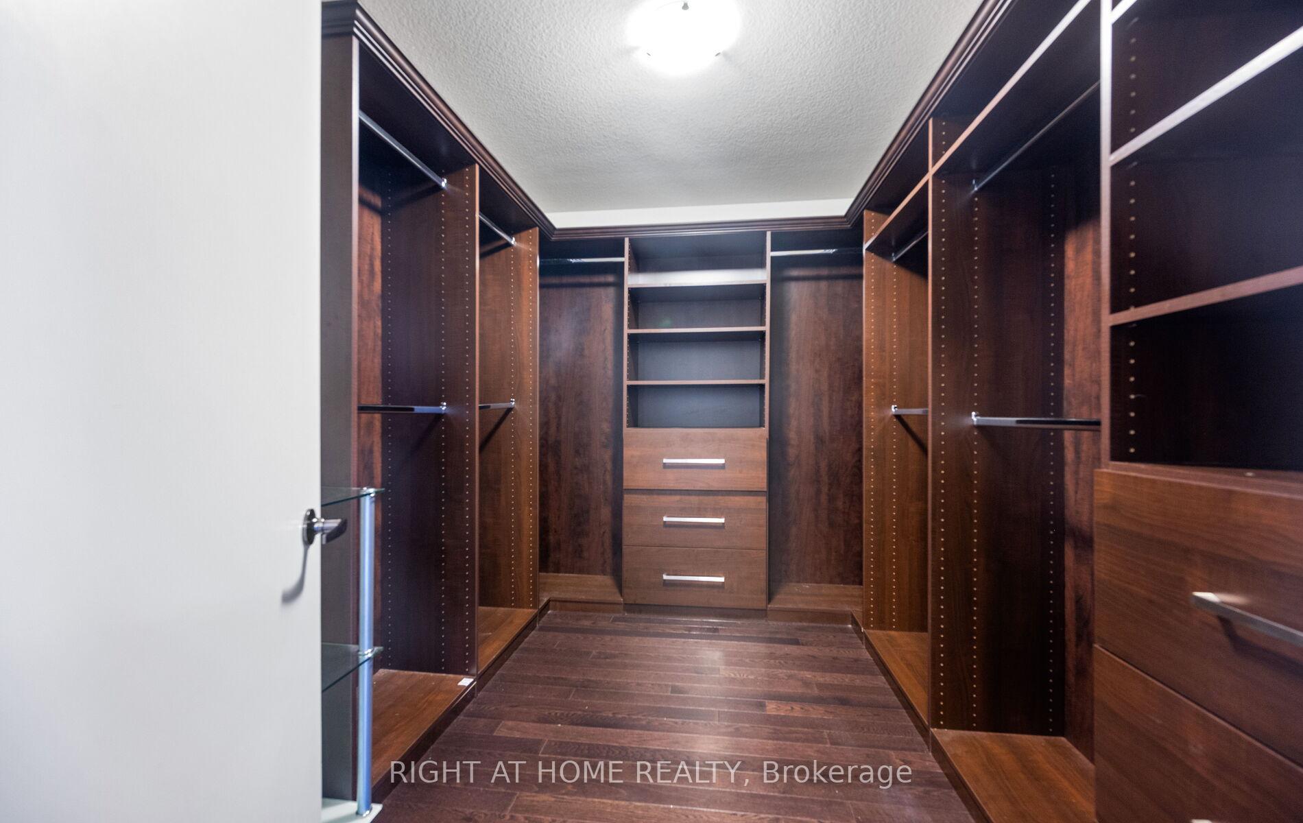 Photo 19 of 404 Queen Mary Drive, Brampton, Northwest Brampton — HOMEH