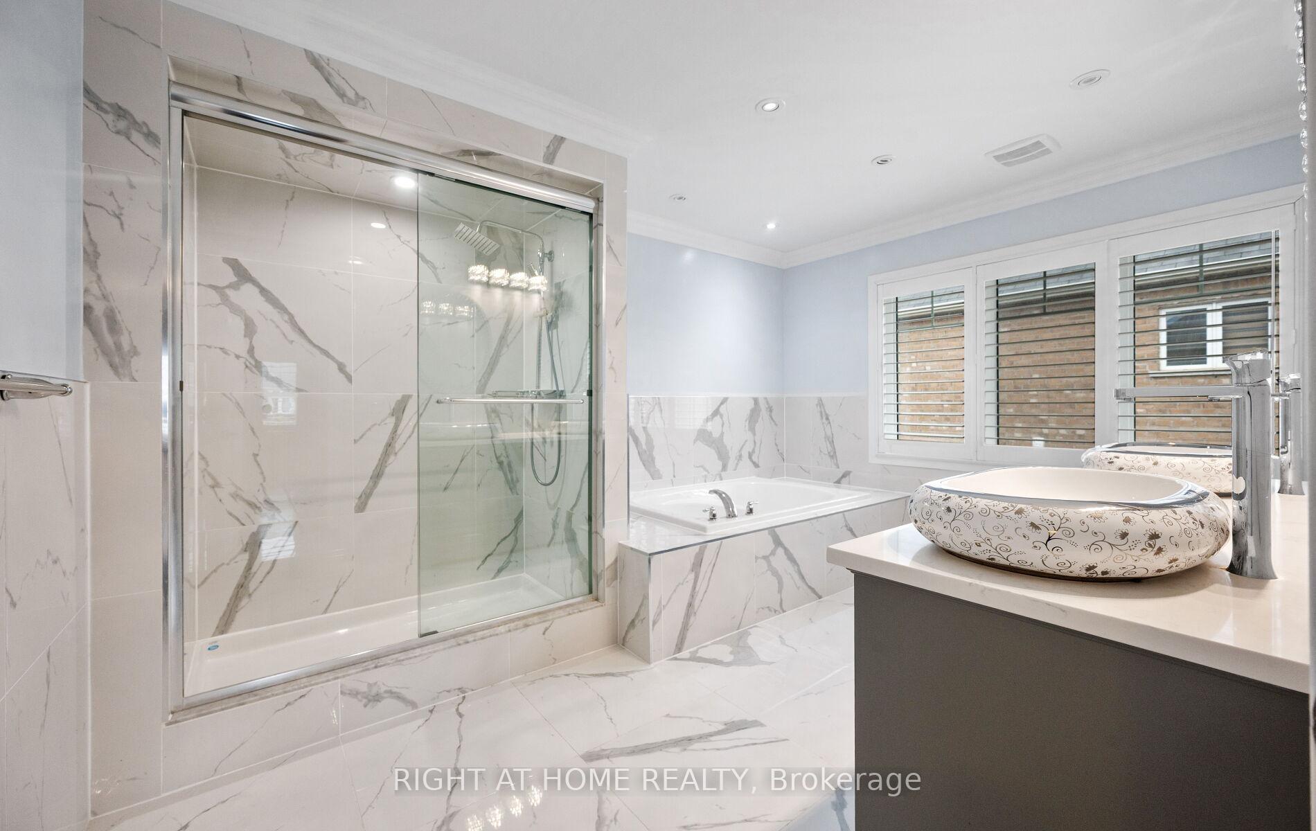 Photo 20 of 404 Queen Mary Drive, Brampton, Northwest Brampton — HOMEH