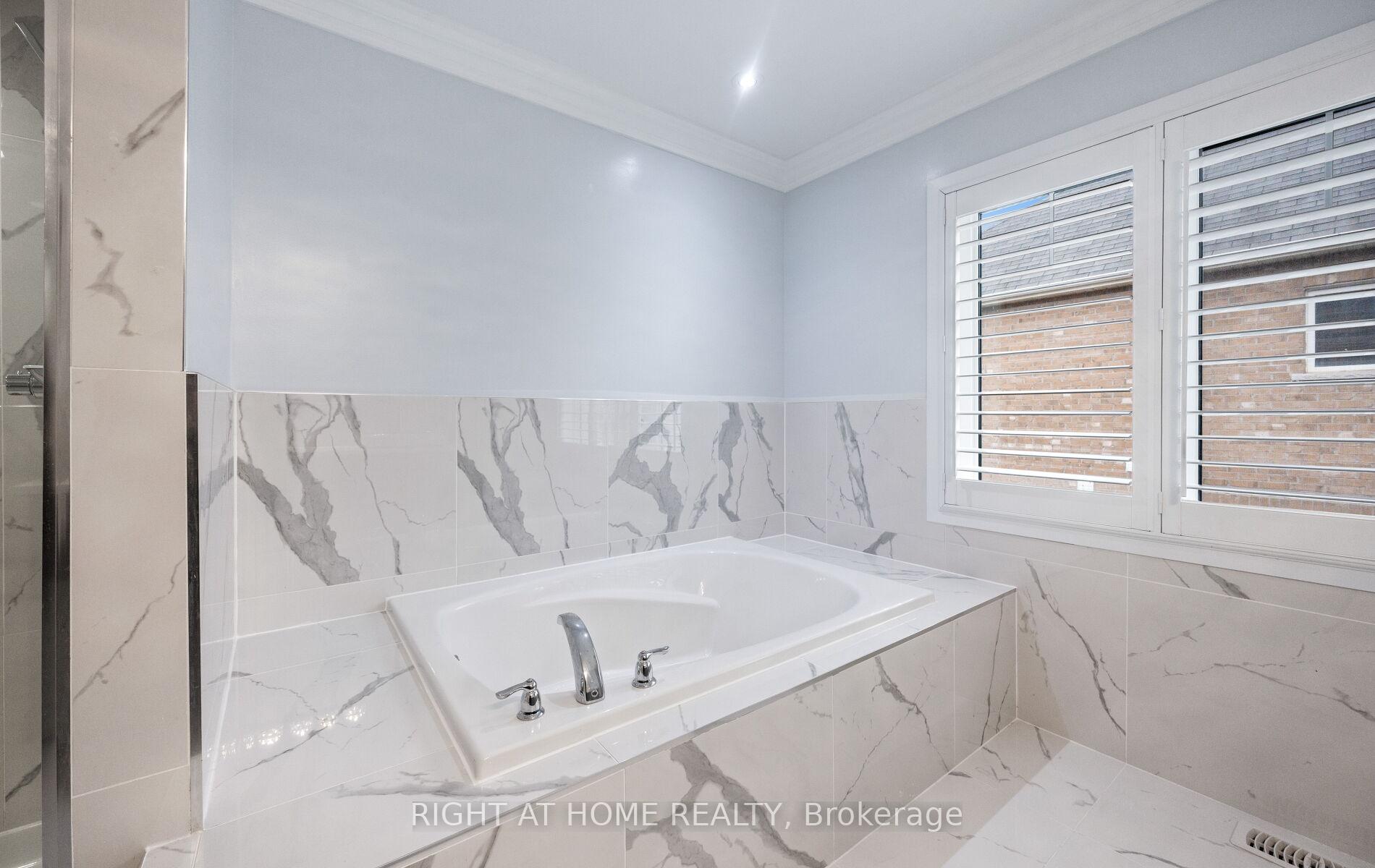 Photo 22 of 404 Queen Mary Drive, Brampton, Northwest Brampton — HOMEH