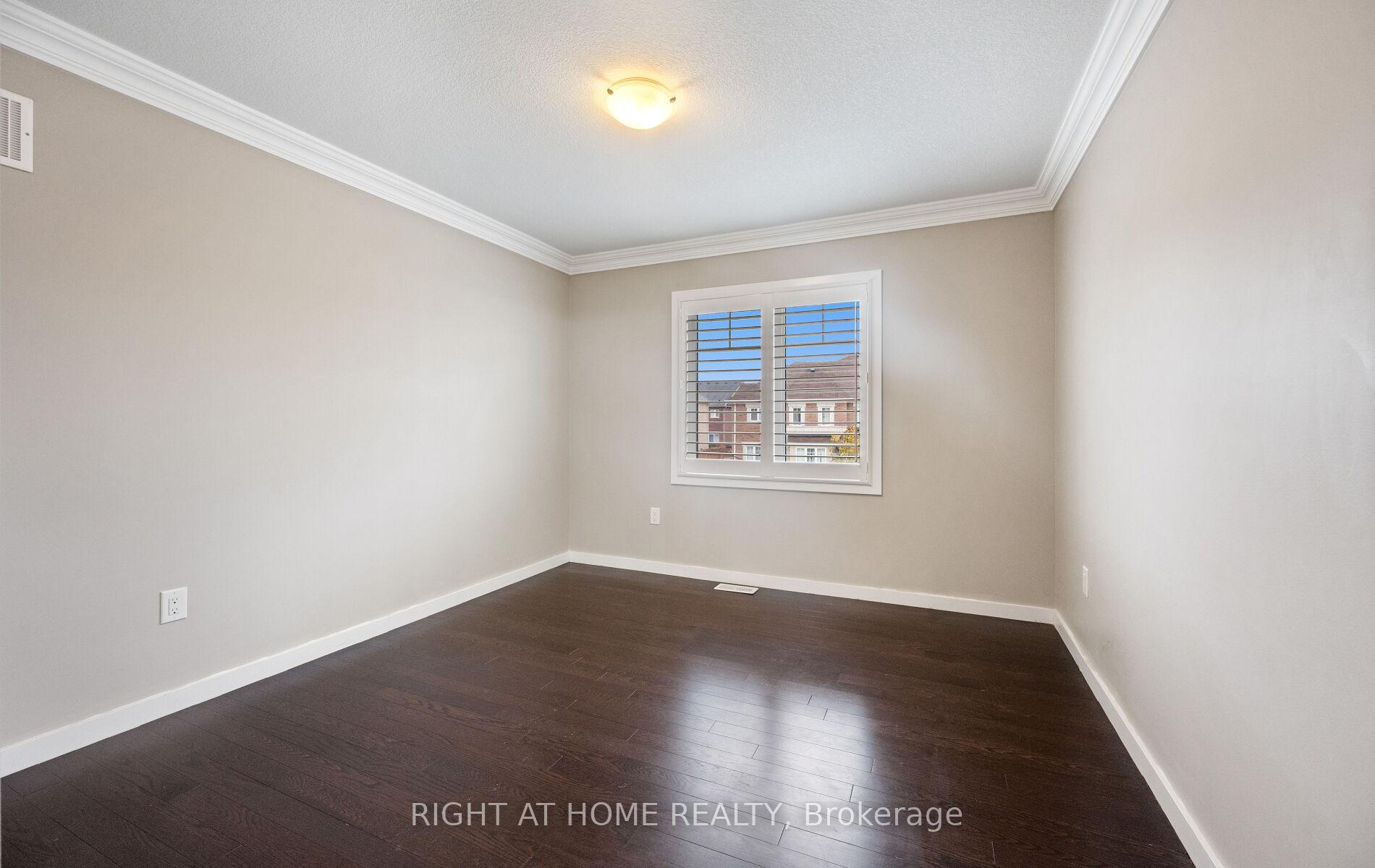 Photo 24 of 404 Queen Mary Drive, Brampton, Northwest Brampton — HOMEH