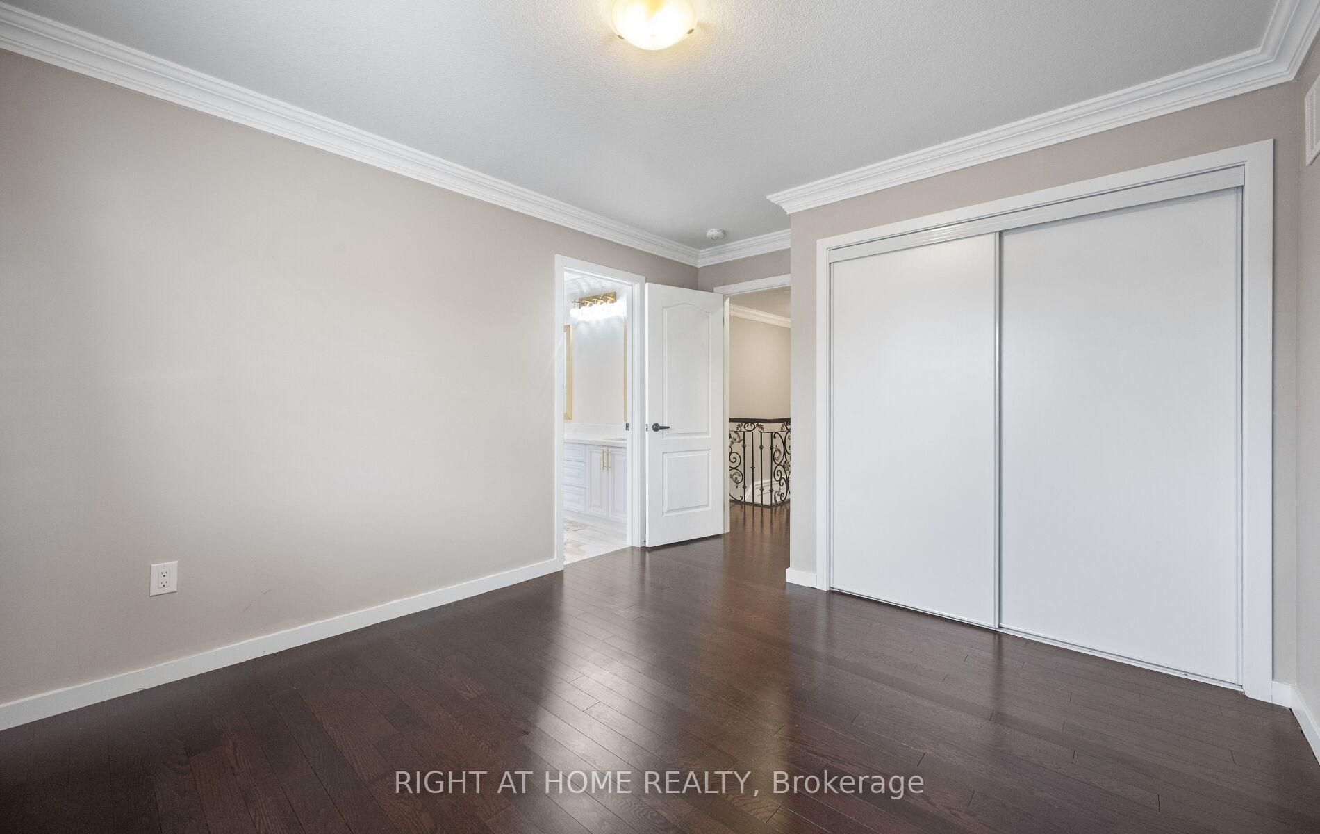 Photo 25 of 404 Queen Mary Drive, Brampton, Northwest Brampton — HOMEH