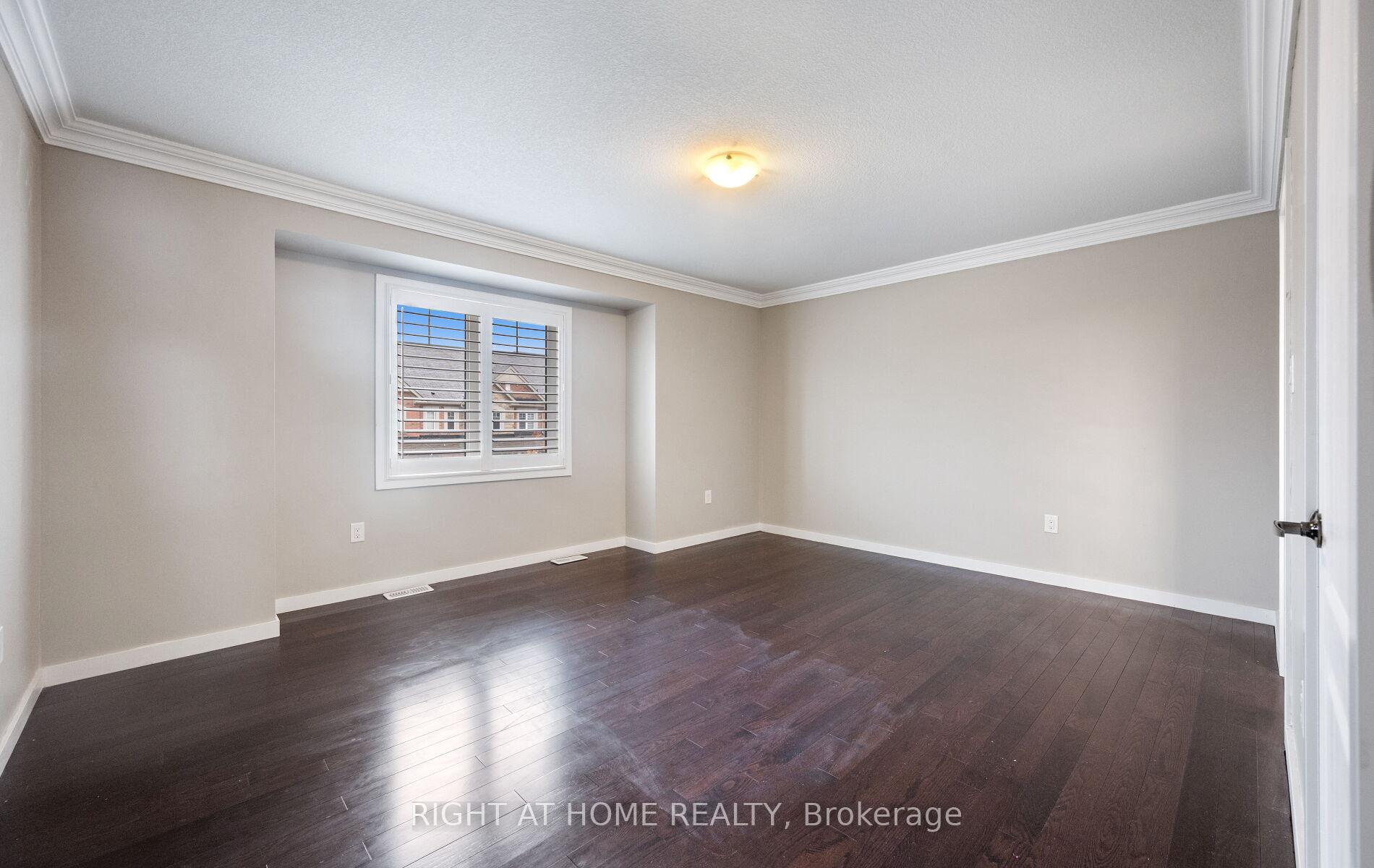 Photo 31 of 404 Queen Mary Drive, Brampton, Northwest Brampton — HOMEH