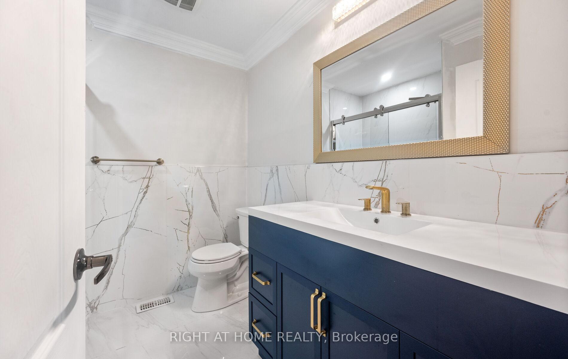 Photo 33 of 404 Queen Mary Drive, Brampton, Northwest Brampton — HOMEH