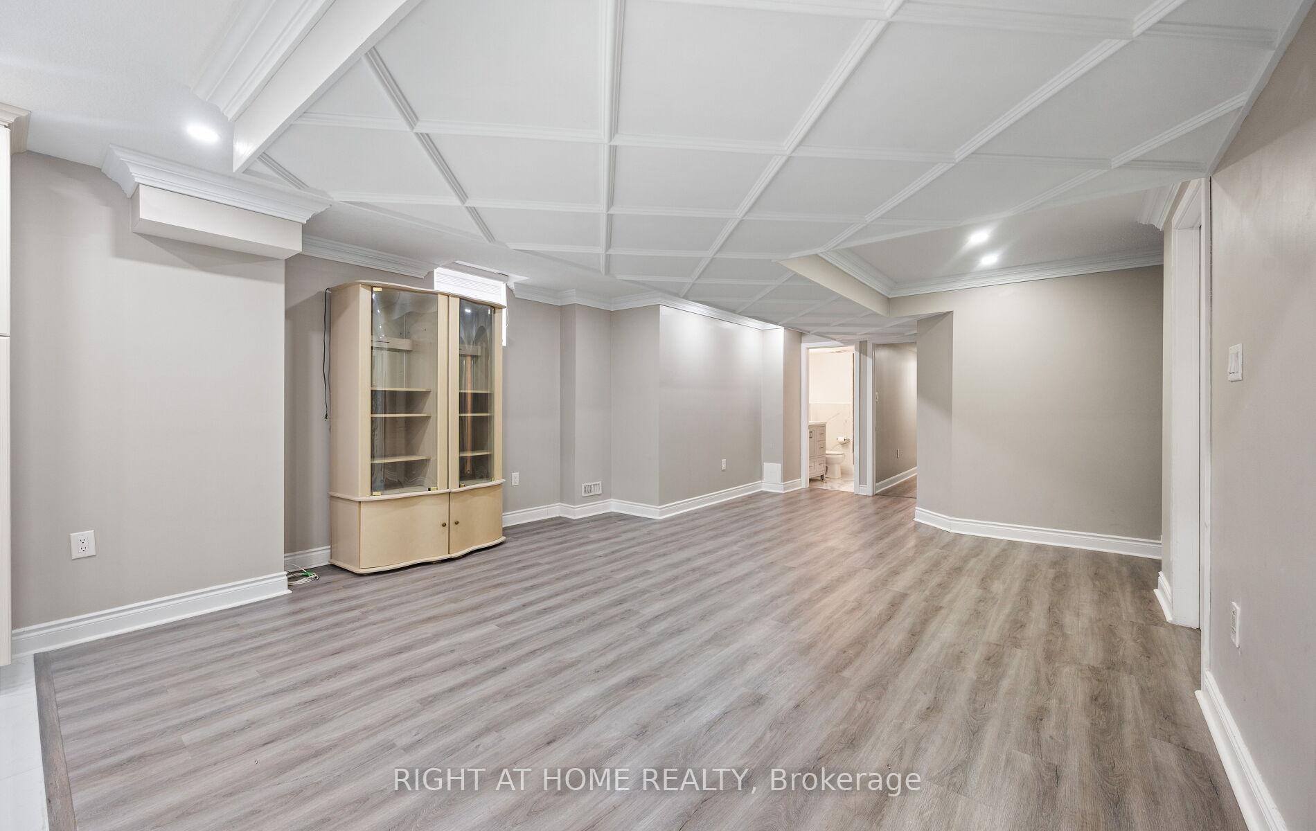 Photo 39 of 404 Queen Mary Drive, Brampton, Northwest Brampton — HOMEH