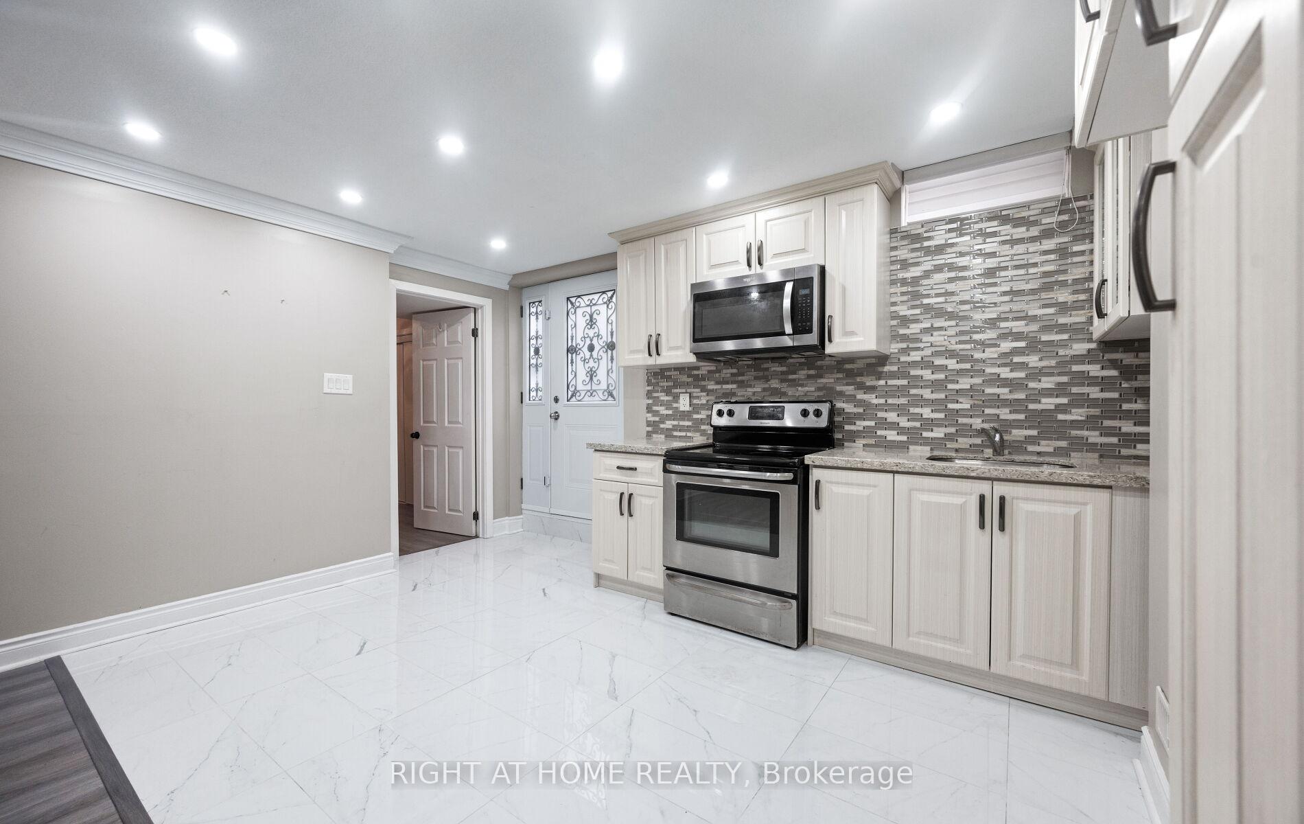 Photo 40 of 404 Queen Mary Drive, Brampton, Northwest Brampton — HOMEH