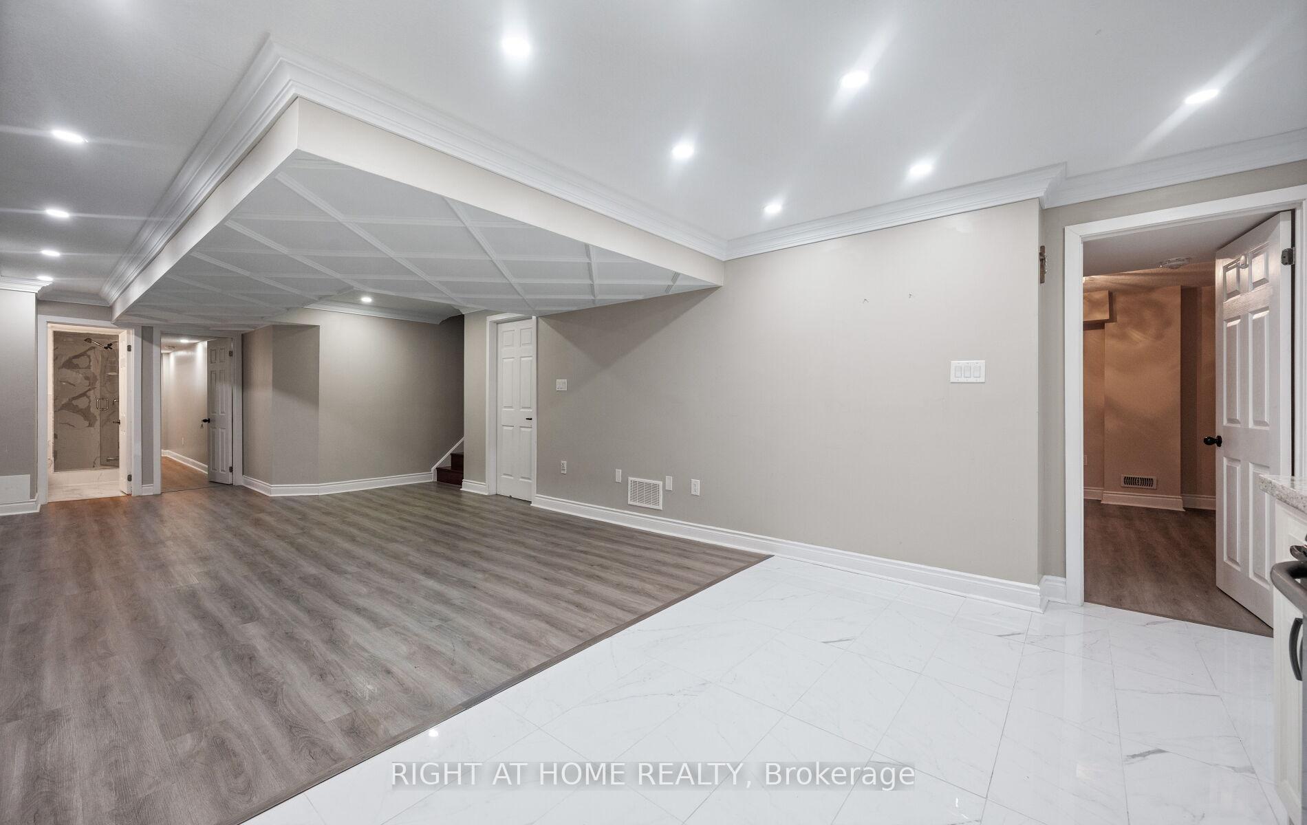 Photo 41 of 404 Queen Mary Drive, Brampton, Northwest Brampton — HOMEH