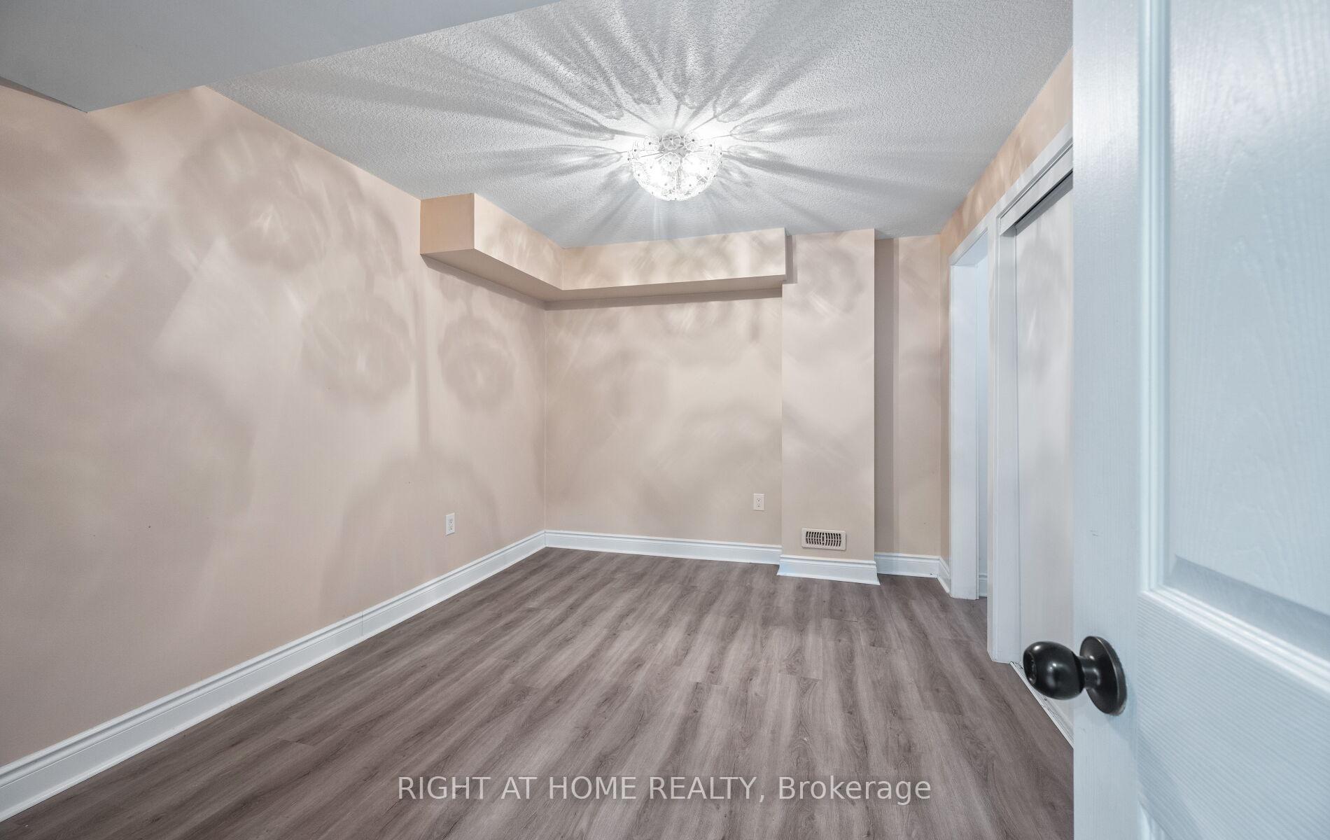 Photo 42 of 404 Queen Mary Drive, Brampton, Northwest Brampton — HOMEH