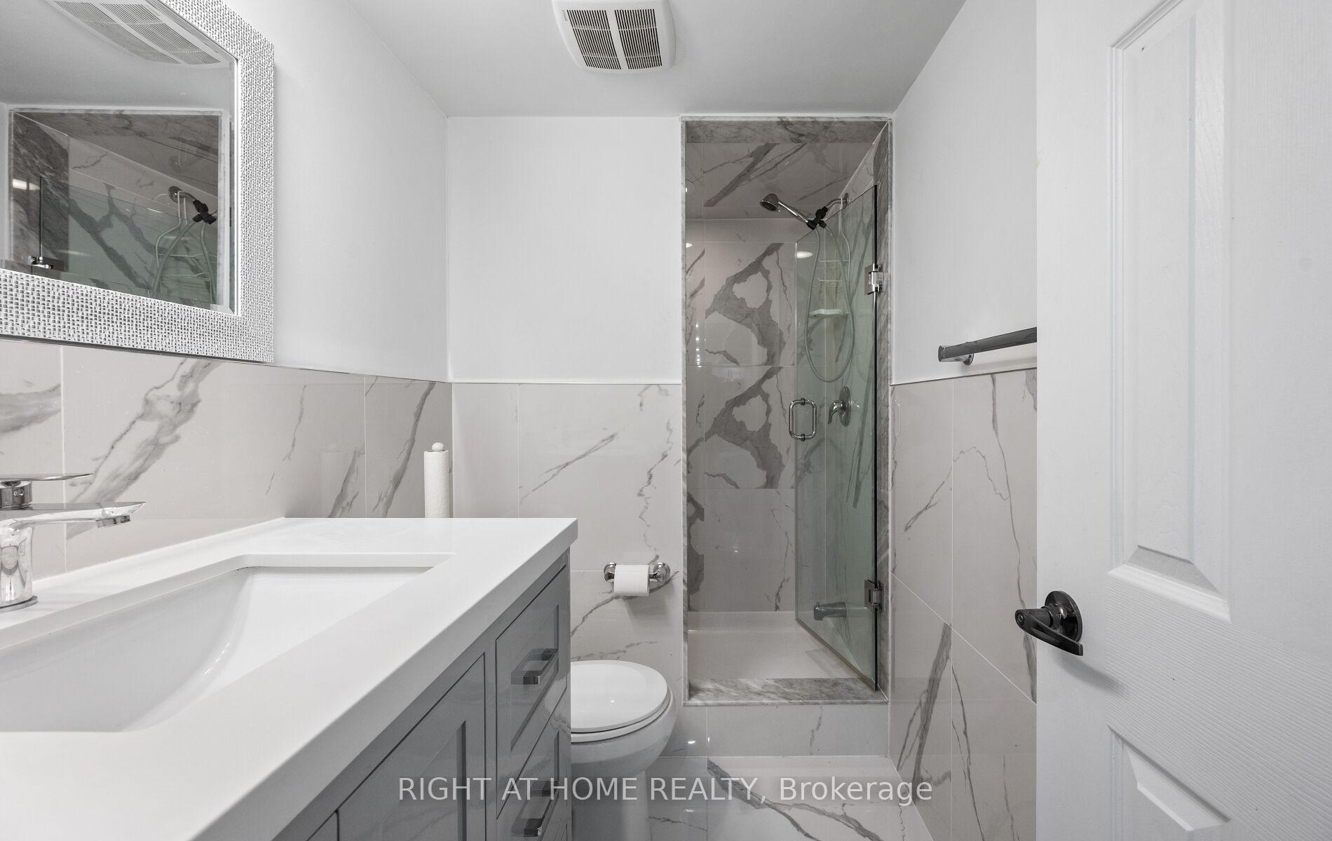 Photo 44 of 404 Queen Mary Drive, Brampton, Northwest Brampton — HOMEH