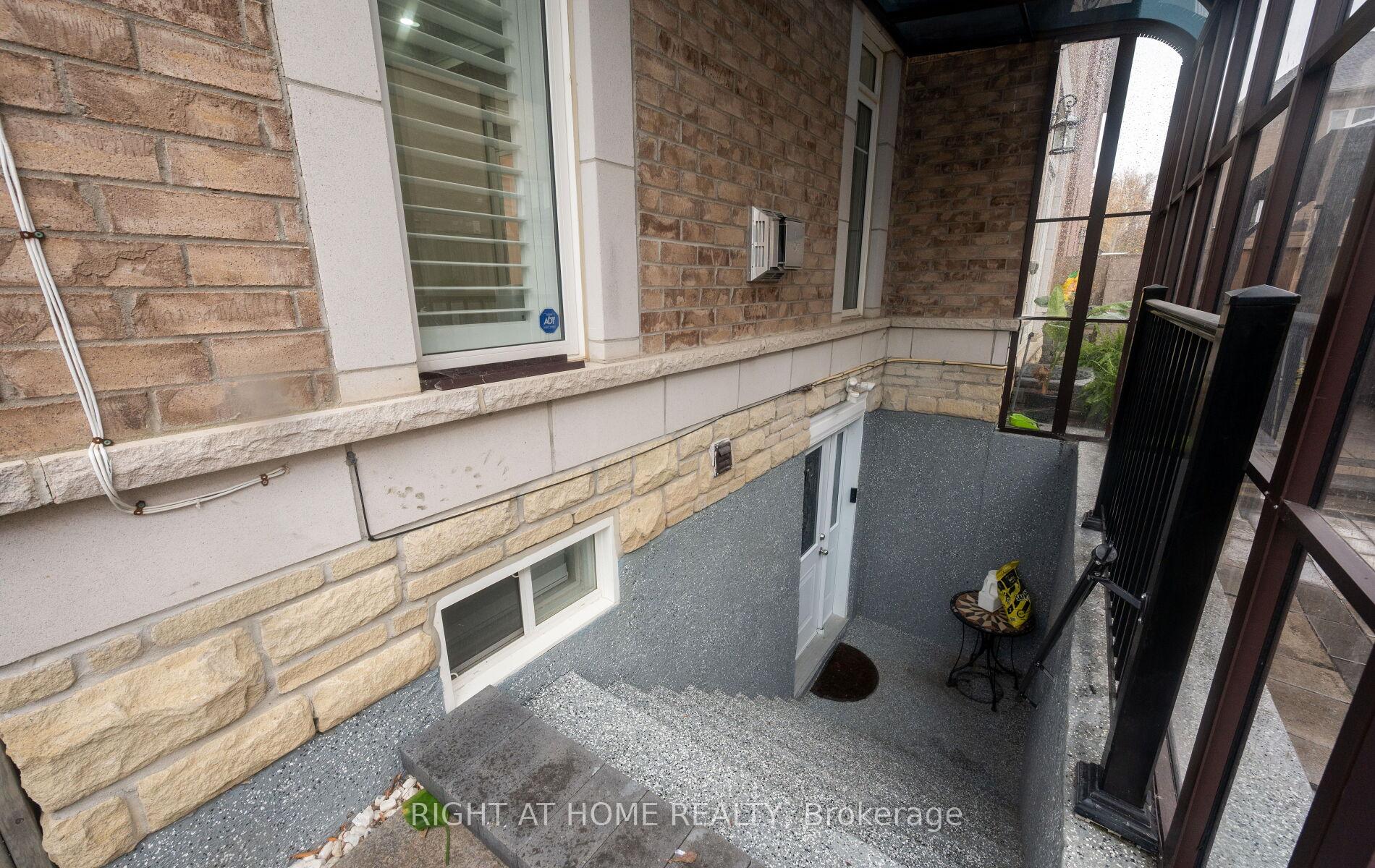 Photo 47 of 404 Queen Mary Drive, Brampton, Northwest Brampton — HOMEH