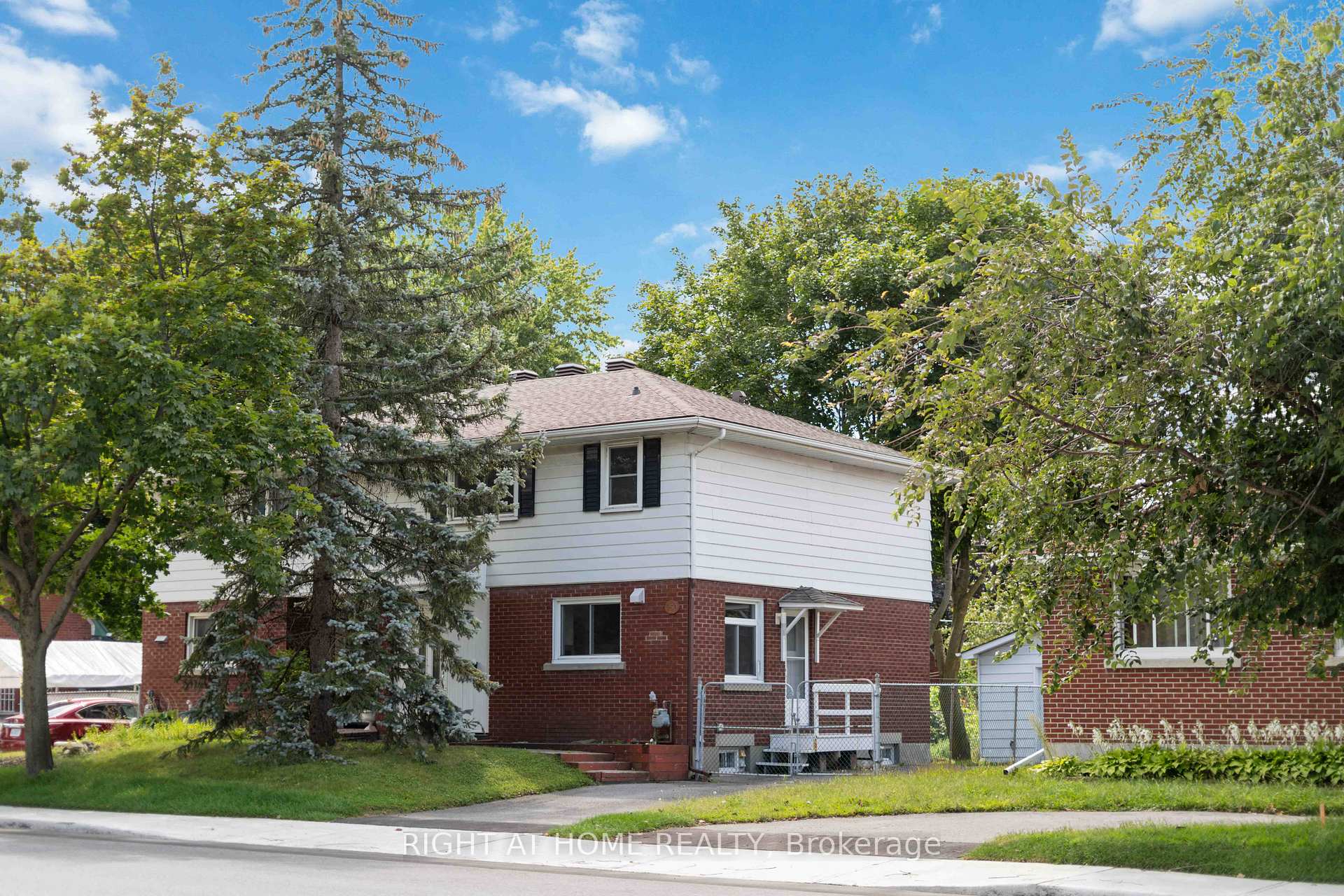 Front of 950 Woodroffe Avenue