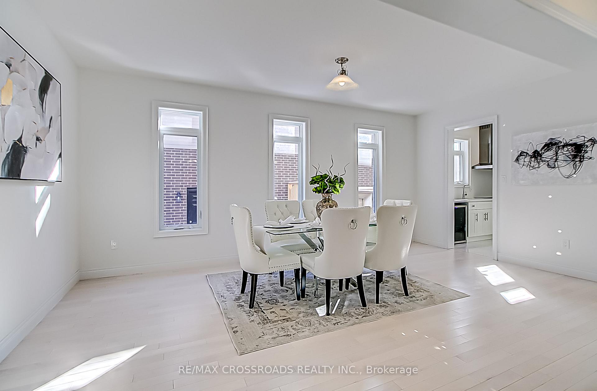 Photo 5 of 33 MacAlister Boulevard, Guelph, Kortright East — HOMEH