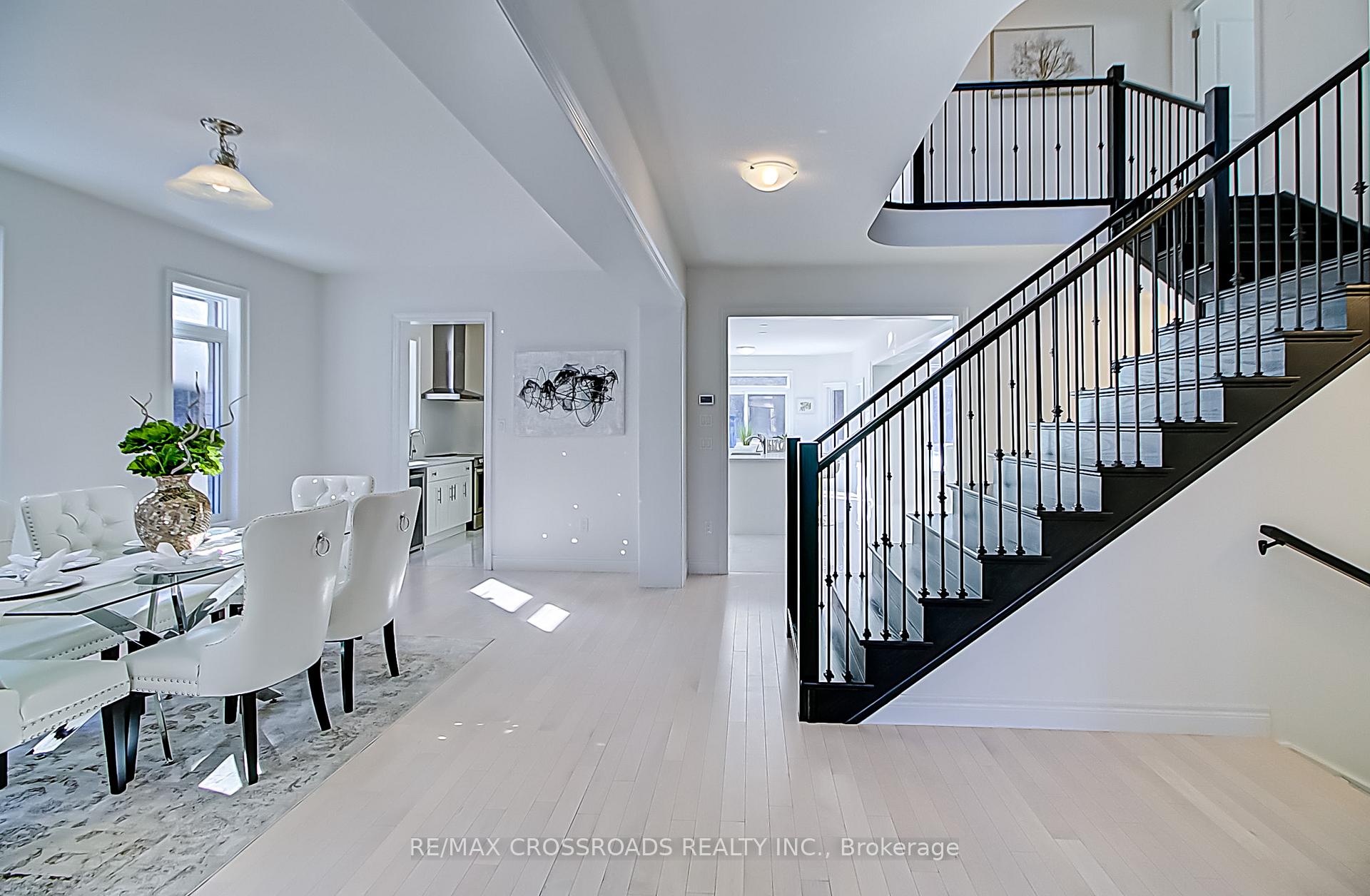 Photo 6 of 33 MacAlister Boulevard, Guelph, Kortright East — HOMEH