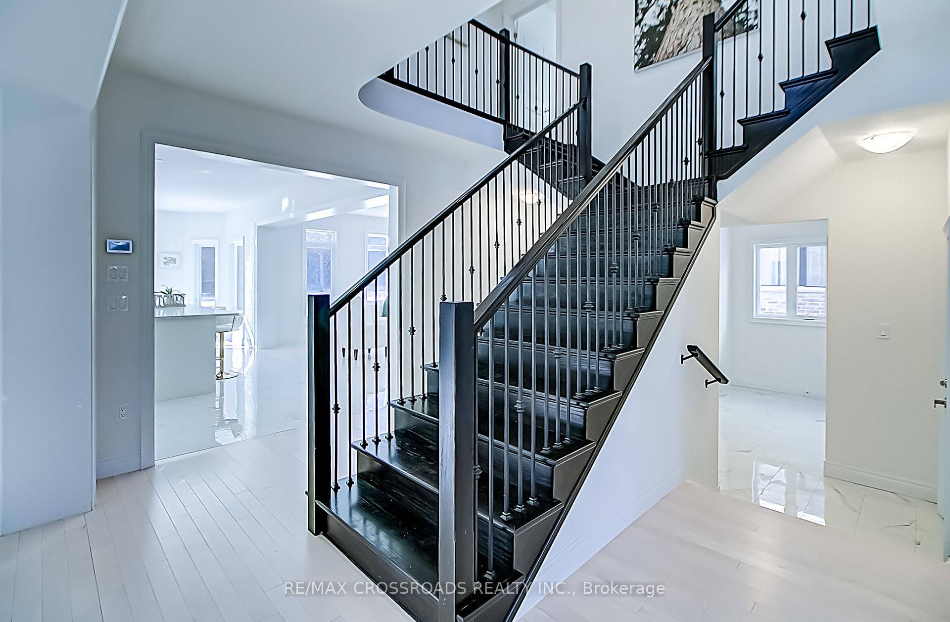 Photo 7 of 33 MacAlister Boulevard, Guelph, Kortright East — HOMEH