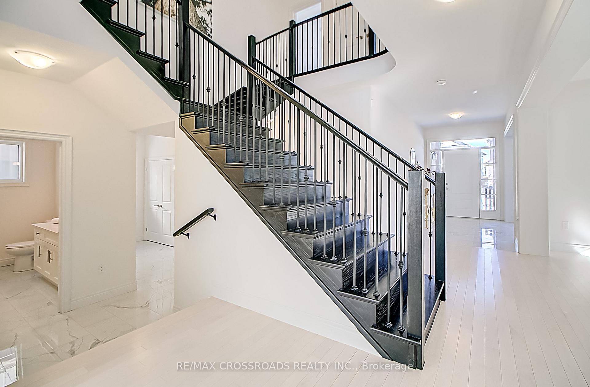 Photo 16 of 33 MacAlister Boulevard, Guelph, Kortright East — HOMEH