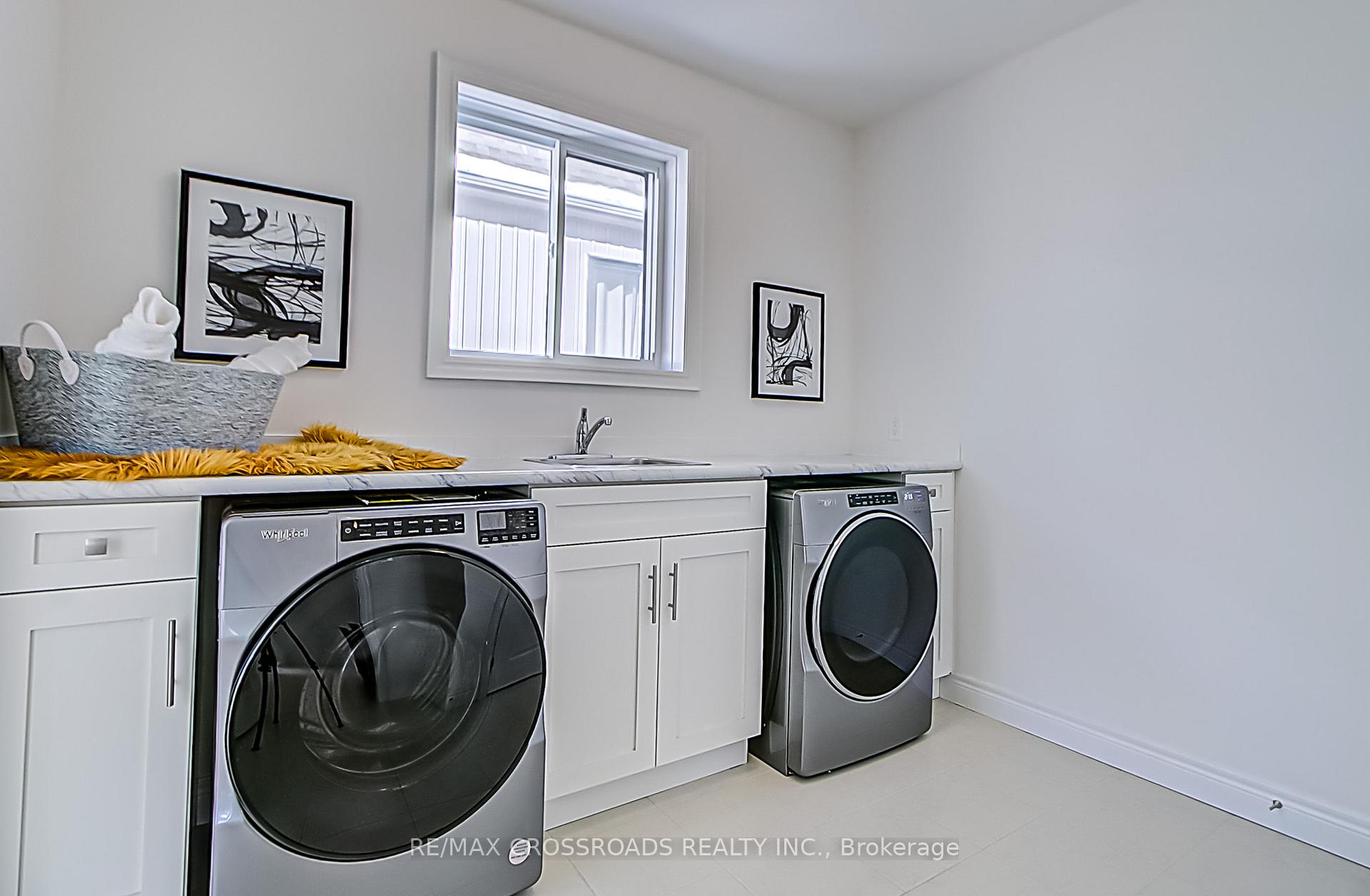 Photo 23 of 33 MacAlister Boulevard, Guelph, Kortright East — HOMEH