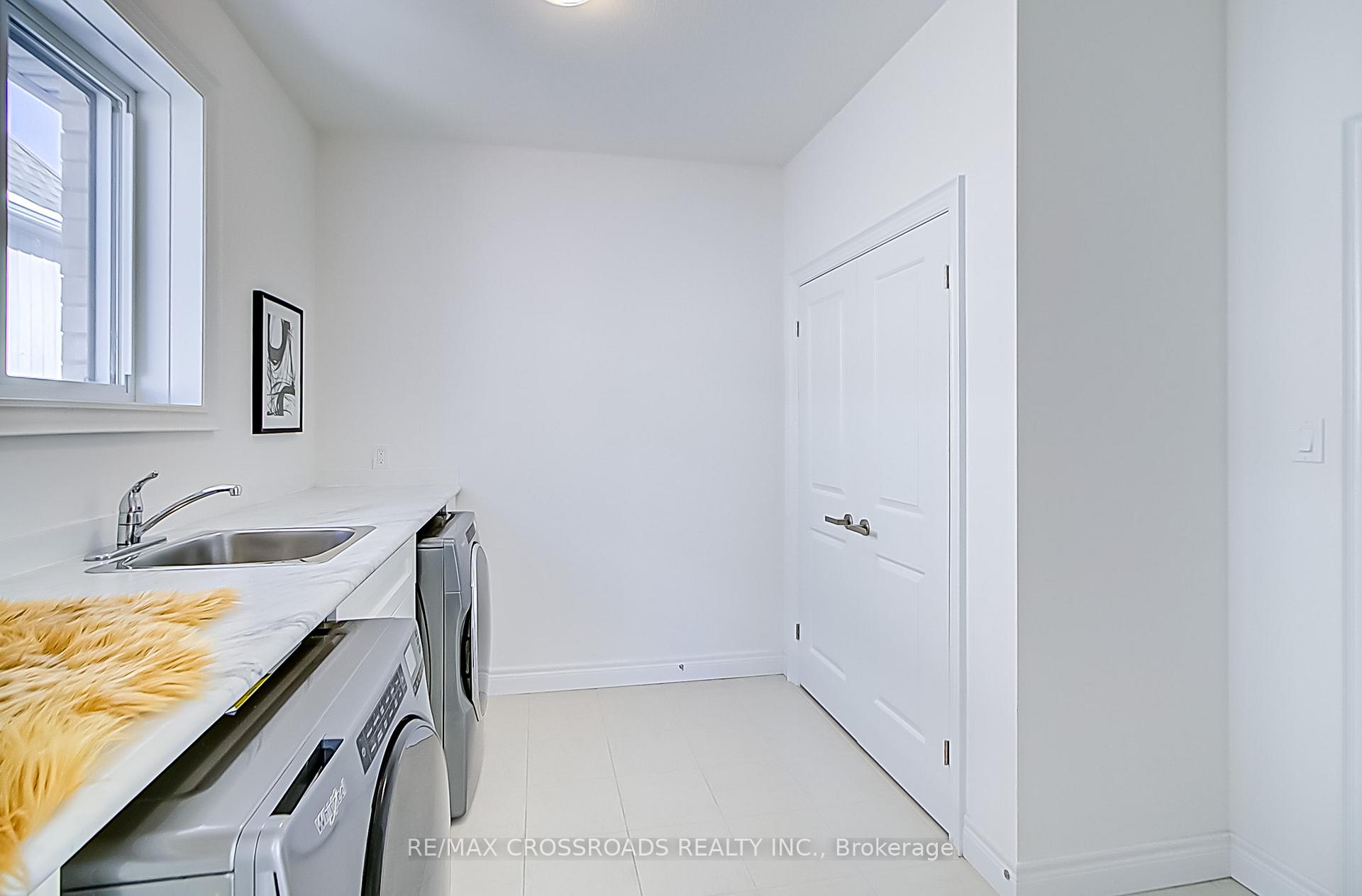 Photo 24 of 33 MacAlister Boulevard, Guelph, Kortright East — HOMEH