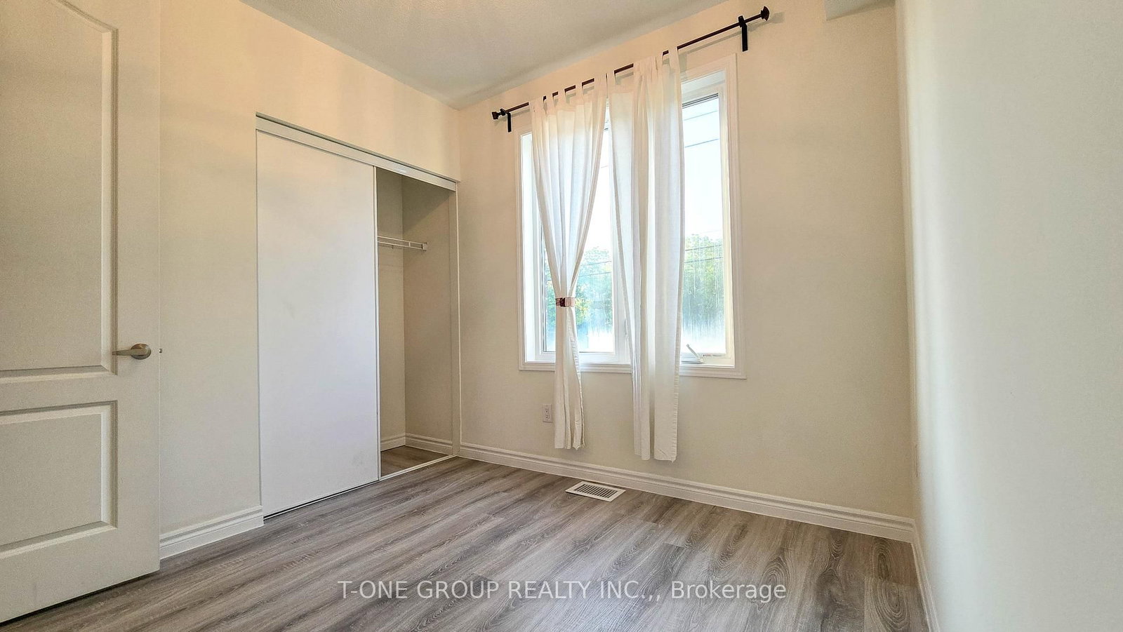 Photo 3 of Unit 408, 1148 Dragonfly Ave, Pickering, Rural Pickering — HOMEH