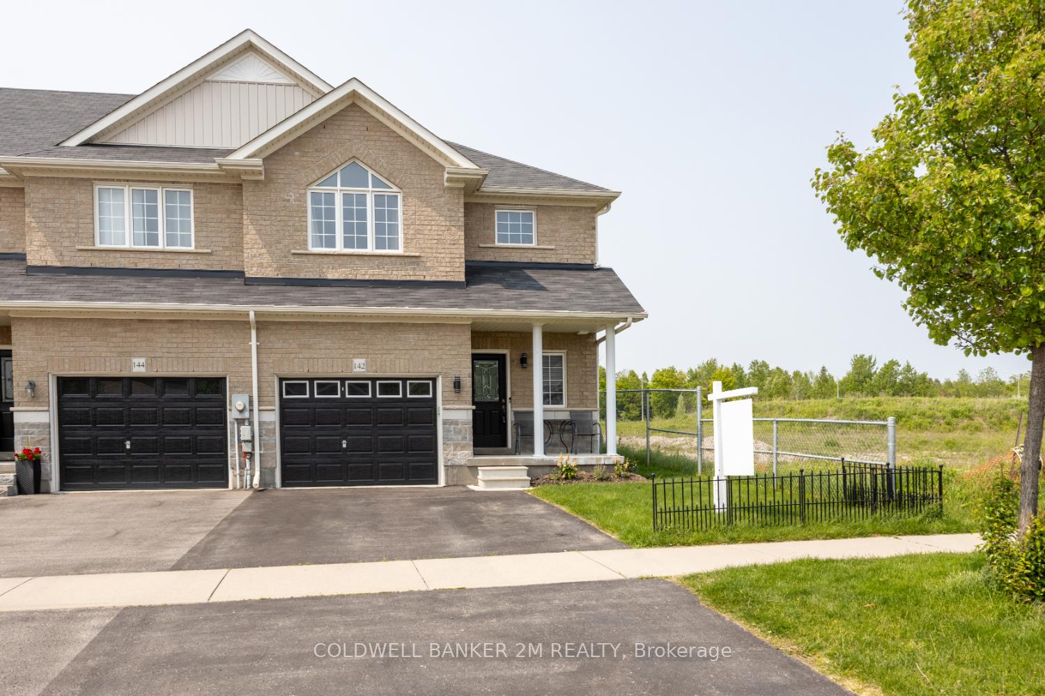 Photo 2 of 142 Daiseyfield Avenue, Clarington, Courtice — HOMEH