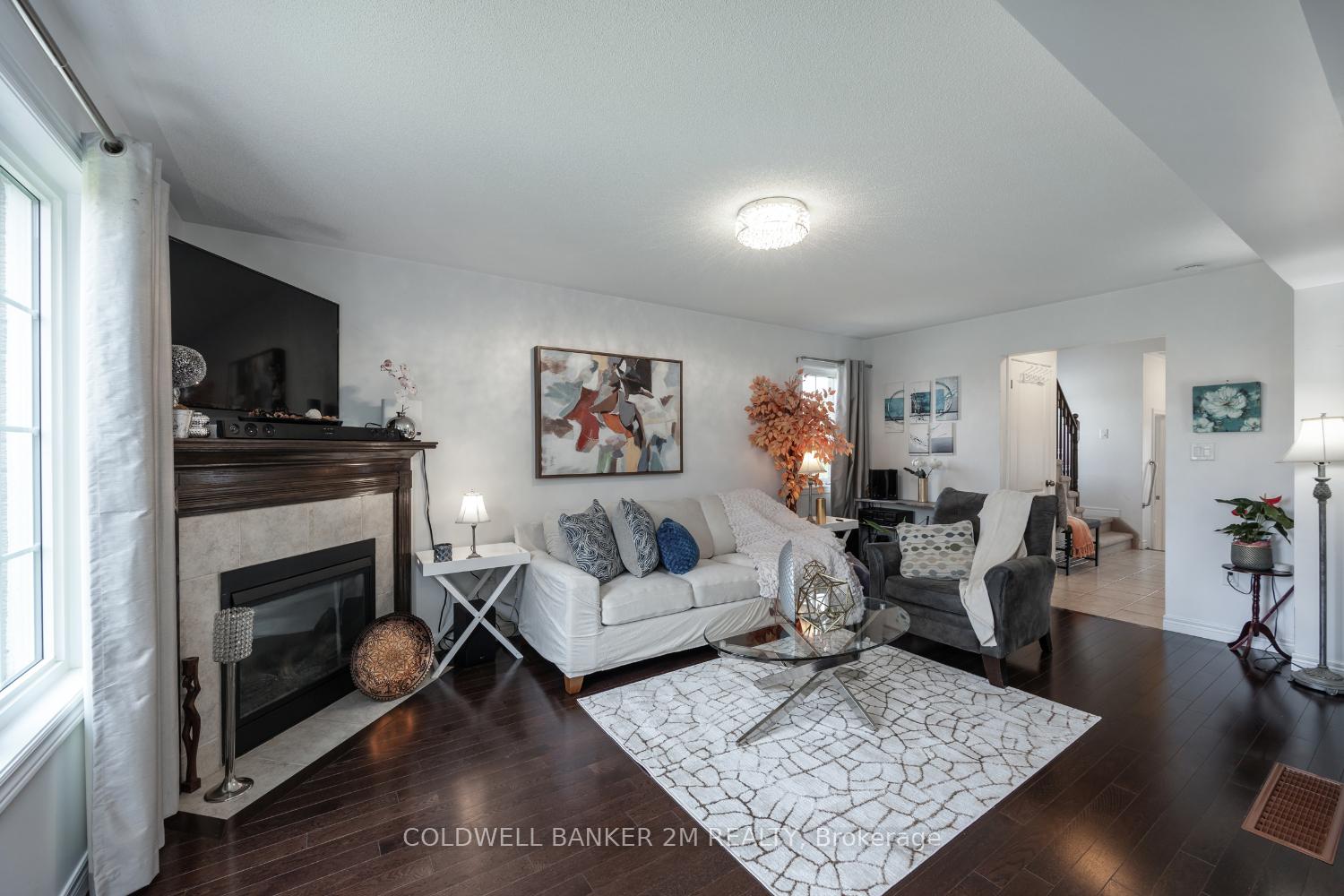 Photo 4 of 142 Daiseyfield Avenue, Clarington, Courtice — HOMEH