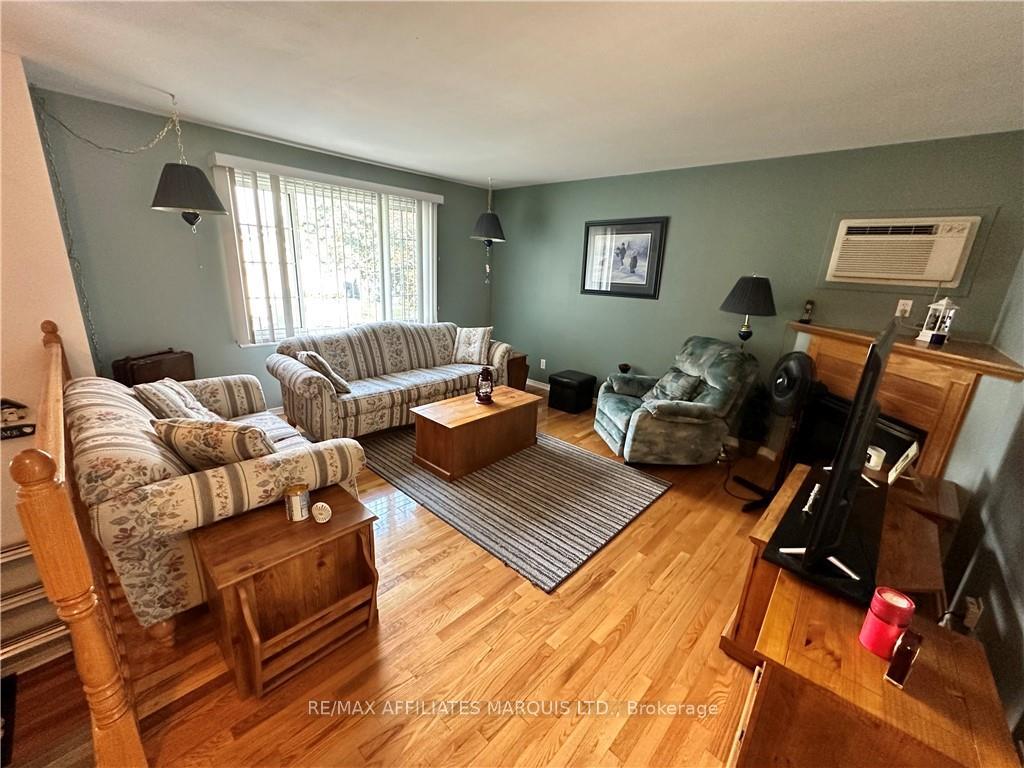Photo 3 of 289 Ivan Crescent, Cornwall — HOMEH