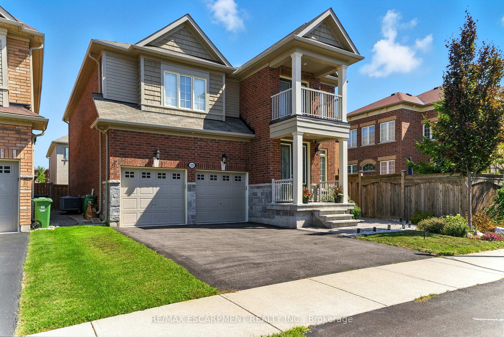 Photo 1 of 129 Fingland Crescent, Hamilton, Waterdown — HOMEH