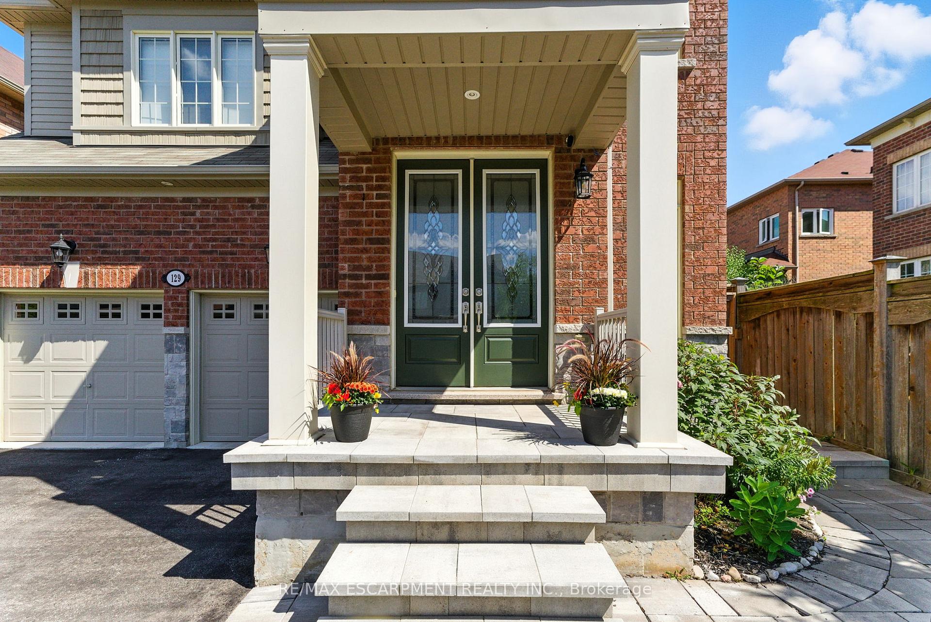 Photo 4 of 129 Fingland Crescent, Hamilton, Waterdown — HOMEH
