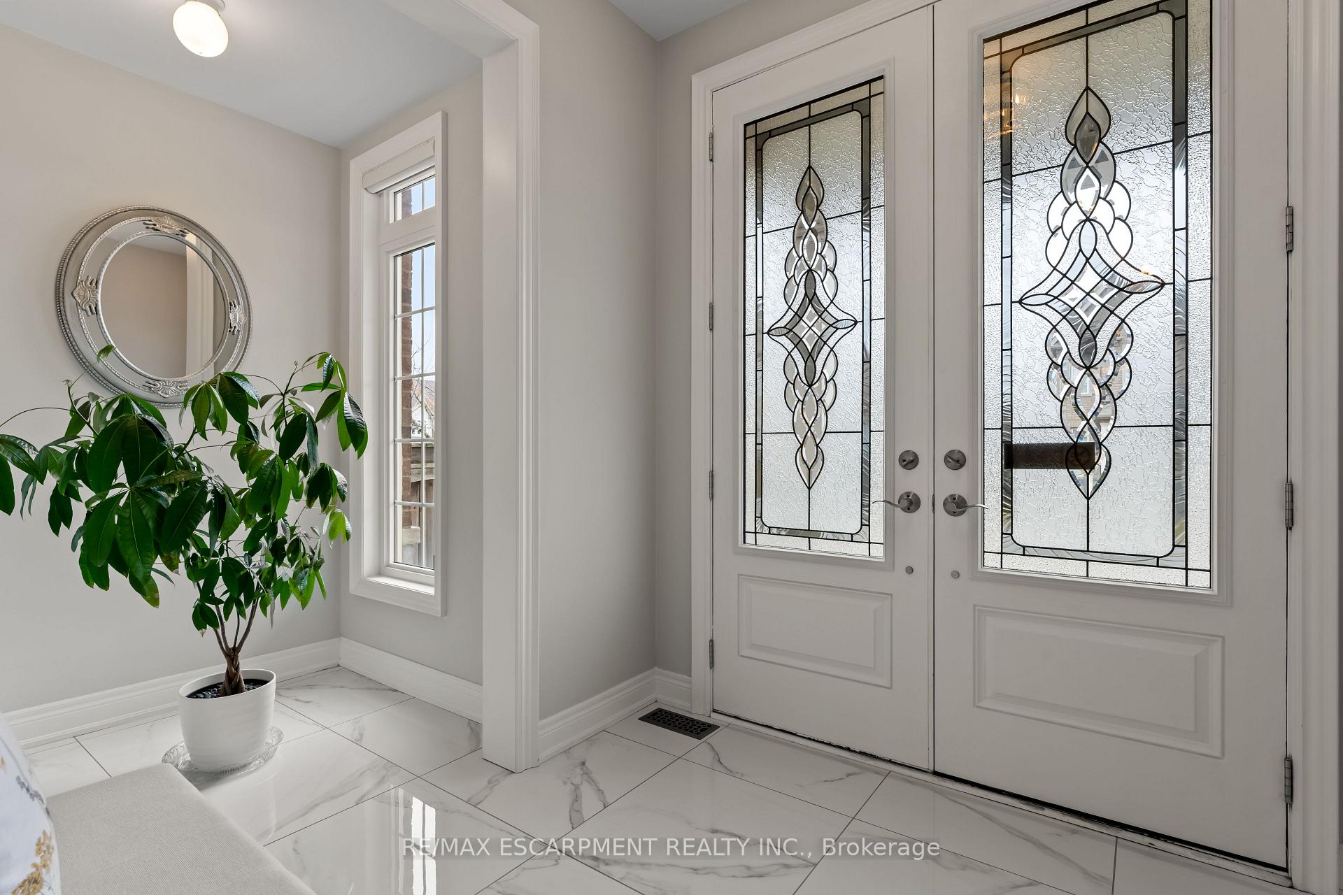 Photo 5 of 129 Fingland Crescent, Hamilton, Waterdown — HOMEH